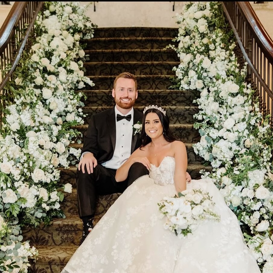 Another one of our beautiful brides 👰🏻♀️ we specialize in bridal spray tans and can color match your tan for the most natural looking results. Many brides prefer a subtle glow rather than a deep dark tan. They want to look like themselves but just pollished ✨ whatever option you decide on we are able to help you achieve your desired results 🤍
#jacksonvillebride #jacksonvillewedding #jaxmomlife #jaxmua #jaxspraytan #jaxstylist #jaxlocals #jaxrealtor #jaxweddings #pvic #sawgrass #sawgrasswedding #pontevedra #atlanticbeach