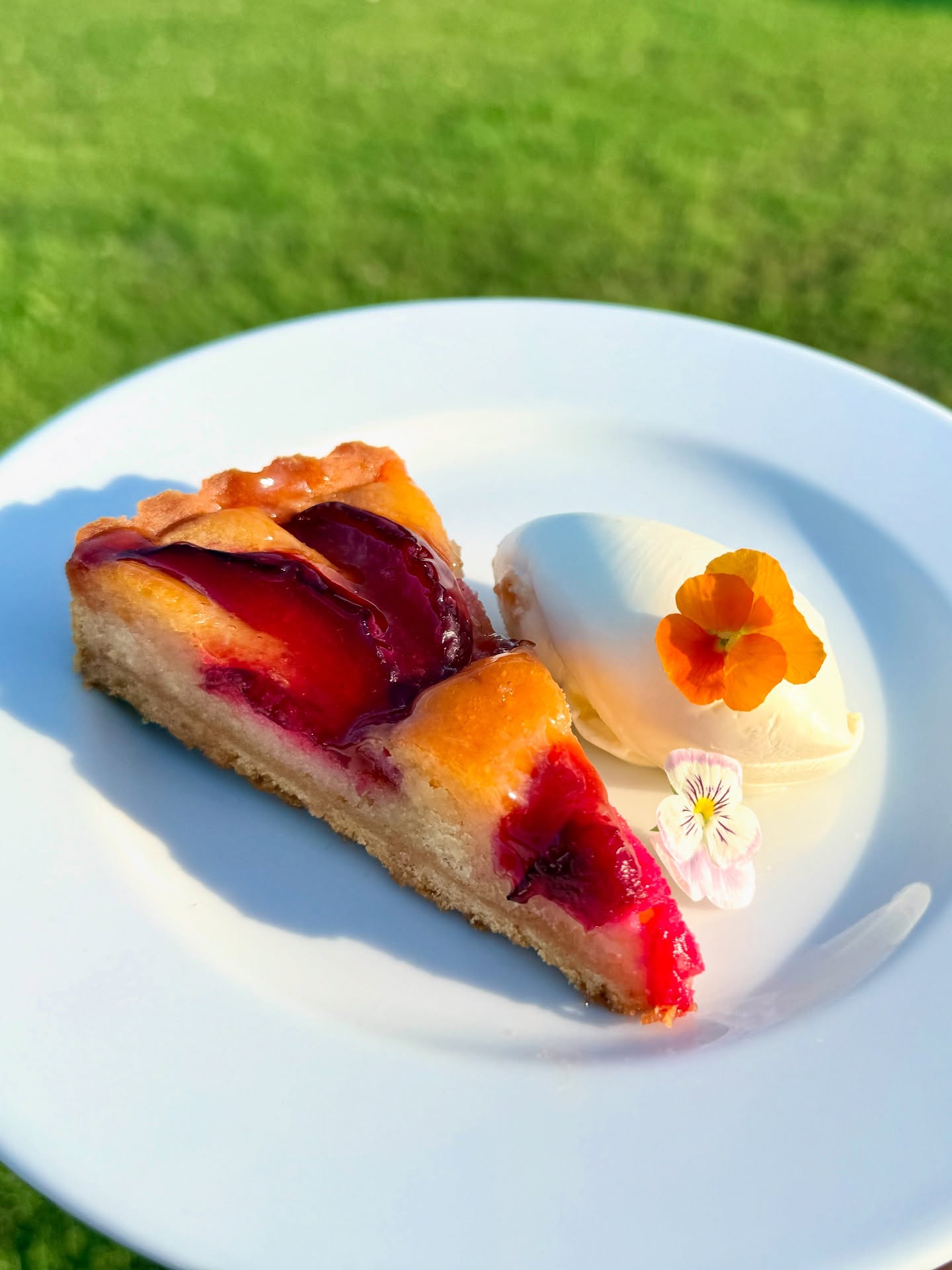 Plum and almond tart with a damson glaze. A lovely seasonal dessert and a favourite at last week’s @burningfold wedding
#weddingdessert #surreywedding #surreycaterer #burningfold #surreyhills #guildfordfoodie