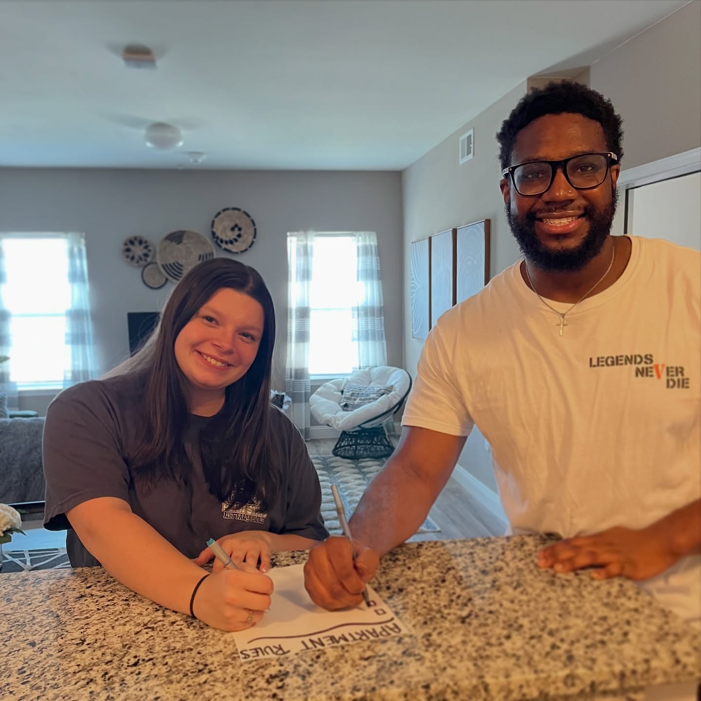 ✨ Roommate harmony = respect + communication ✨
Before the semester gets busy, take time to talk through expectations and routines. Setting a few ground rules now can make things smoother later—like using a shared calendar or chore list!
✅ Clean your dishes
✅ Take out the trash
✅ Ask before inviting guests over
✅ Don’t eat someone else’s snacks (seriously)
Tag your roomie to show some love—or drop a subtle hint 😉
#RoommateEtiquette #LiveWithin #Roomies #LivingTheGoodLife #AptLife