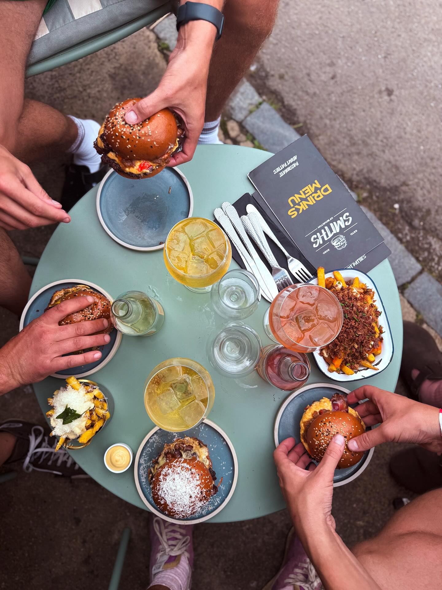 What a spread! @notso.uk 📸
We're fully booked inside till Monday! But don't worry, our courtyard garden and front terrace are open for walk-ins 🙌🏻. Come spend your weekend with us!