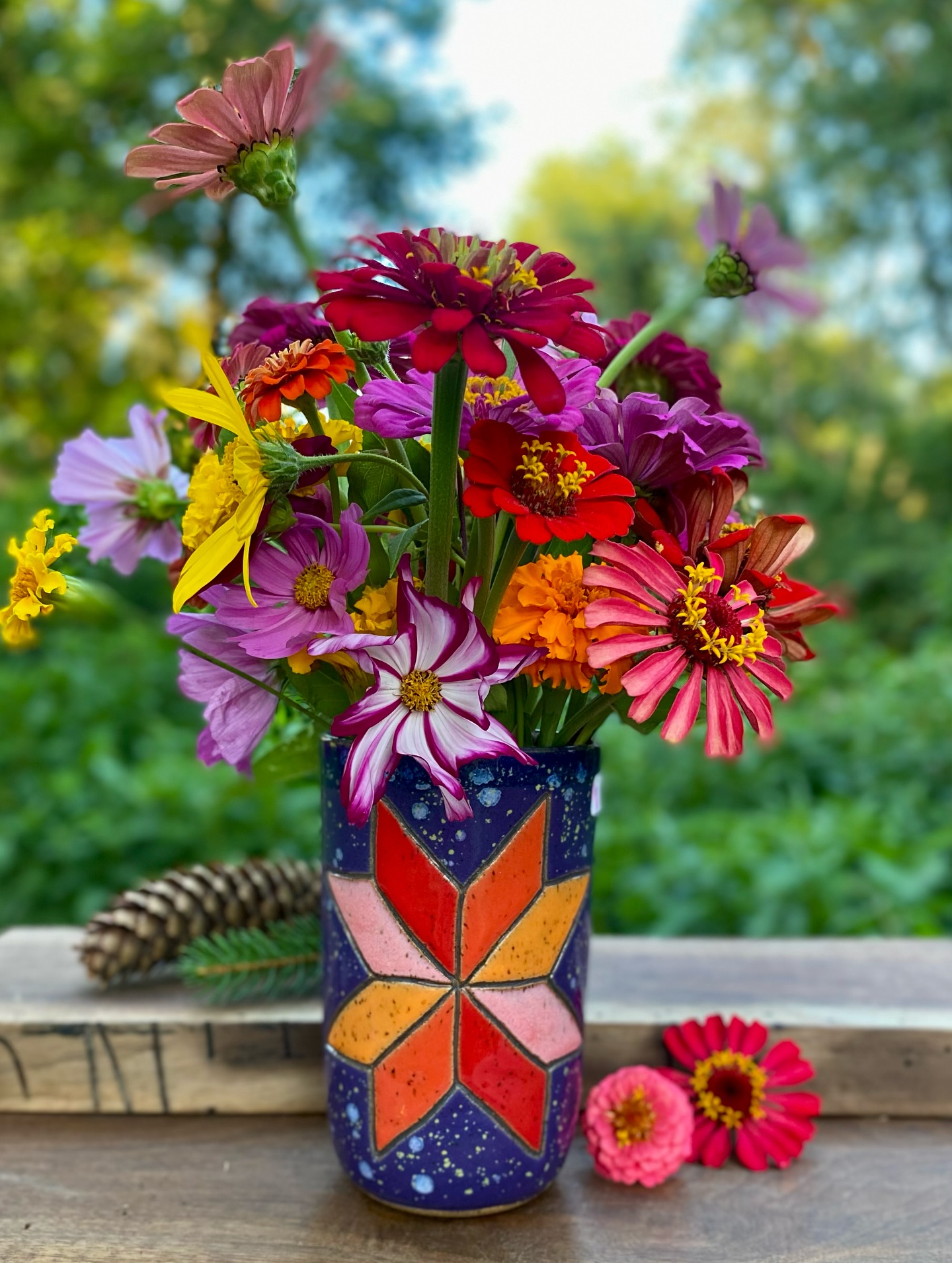 Good morning! I absolutely love how these vases came out! I don’t know if I love them or the flowers from my garden more but they definitely complement each other! Which one is your favorite?
#potteryvase #ceramicvase #stonewarevase #quiltpattern #quiltlove #appalachia #appalachianart #wvpottery