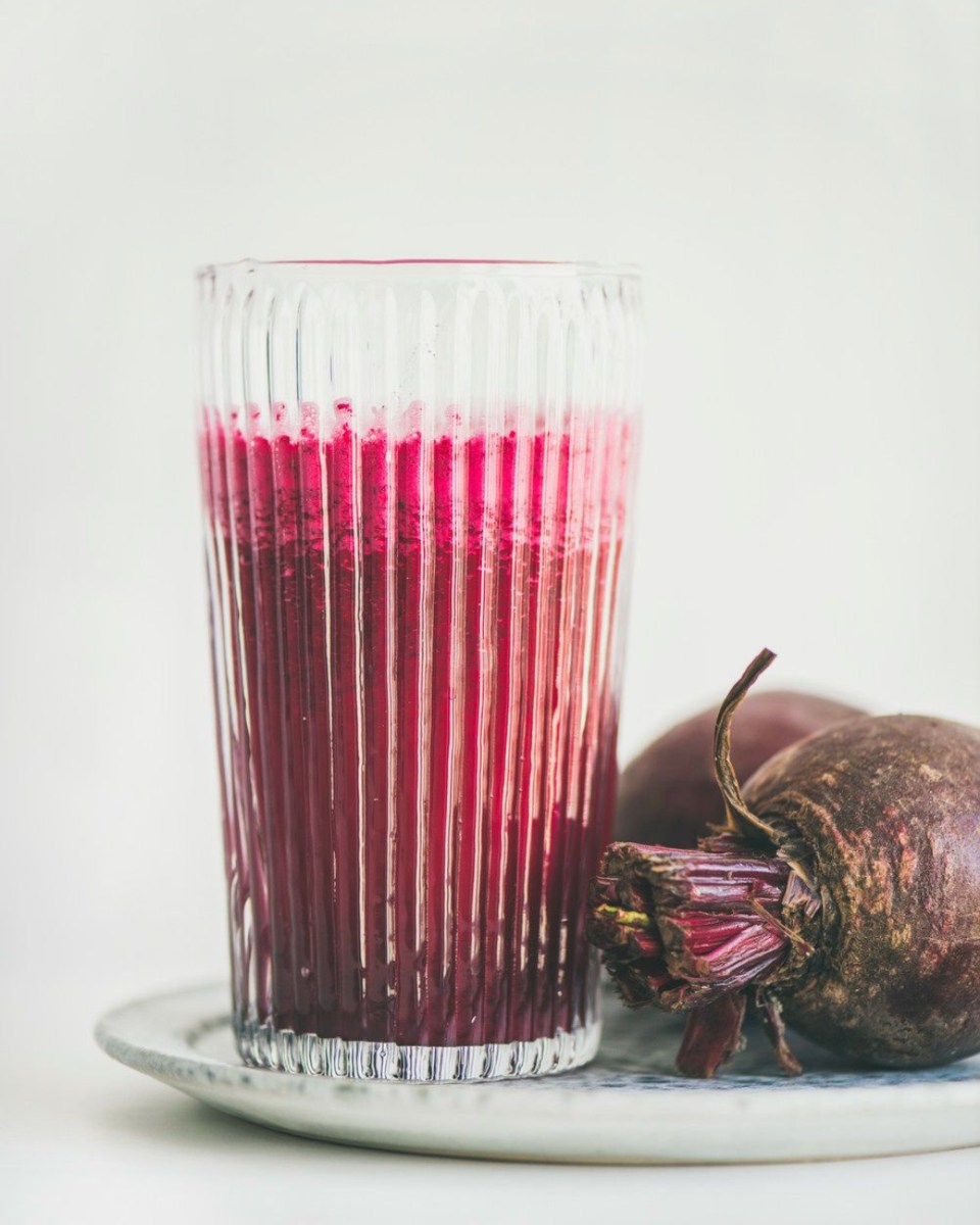 Antioxidant smoothie recipe ā¤ļø
Here's why you should add this Beetroot & Berry smoothie to your morning routine.
ā
High in nitrates which improves blood flow to the brain and nerves
ā
Rich in folate - supports neurotransmitter production
ā
Packed with Potassium - essential for nerve Signalling
ā
Cacao - a great source of magnesium for calm and balance
ā
Theobromine - mood lifting without being over stimulating
ā
Berries - loaded with antioxidants
Ingredients:
1 heaped cup mixed red berries (I did fresh strawberries + frozen cherries)
1 small beetroot, peeled and chopped
½ ripe banana, preferably frozen
1 pitted Medjool date
1 tablespoon raw cacao powder
2 teaspoons coconut butter
½ teaspoon fresh lemon juice
¼ teaspoon vanilla extract
300ml cup non-dairy milk
30g vanilla protein powder
1 tbsp chia seeds
1 teaspoon Maca powder
Added Bonus - this smoothie will help lower inflammation too!