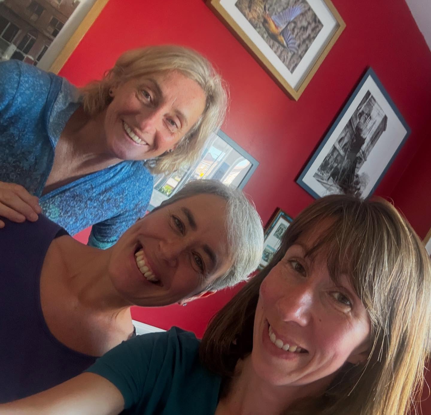 🤩 Started the week stretching the brain as well as the legs- it was a busy Monday! 💪
🤓 Planning for @runlatesshrewsbury with the brilliant @eva.cserhati and Lynda - am very excited to have them on board for Runlates’ next step! Also had a zoom with Carrie for our Running and the Pelvic Floor Workshop, so much fascinating and empowering info to share.
🏃♀️ A scenic run up and around Middletown hill and Rodney’s Pillar, re-energising the brain for the week ahead!
🥰 Reading this lovely review from a recent Running Technique ‘graduate’ - it’s an absolute privilege to help others enjoy their running and I’m always delighted when runners enjoy the process as well as the outcome.
Hope you’ve all had a great start to the week! 😃
#newweek #smallbusiness #shrewsbury #planning #testimonial #runningtechnique #pilatesstudio #pilatesforrunners #teammeeting