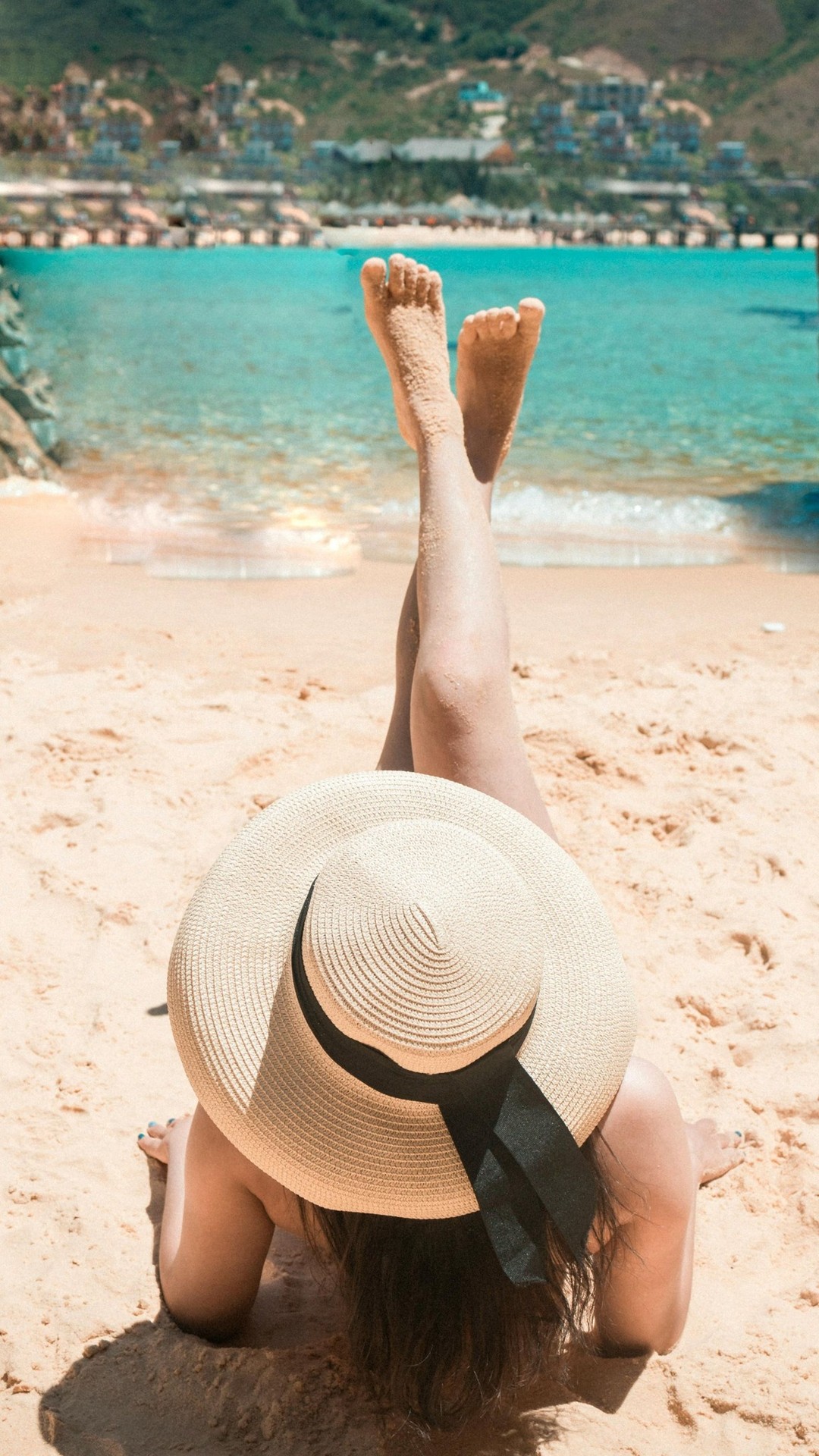 #slowlife
Plus qu'un art de vivre, une vraie philosophie !
Même en vacances, on veut « rentabiliser » chaque minute. Fêtes, apéros, excès de sport sans entraînement dans l'année, soirées tardives... Résultat ? On revient souvent plus fatigué qu’avant.
L’été, c’est l’invitation naturelle au ralentissement.
Et si vous l’écoutiez vraiment cette année ?
Et si vous arriviez à vous régénérer par ces 3 rituels :
✅ par un vrai bain de nature par exemple
✅ en vous réveillant sans alarme
✅ en vous offrant de vrais moments à vous : siestes, massages, respiration
Chez Evoleoz, on vous invite à ralentir toute l'année. Nos praticiens vous accompagnent pour ralentir et vous aident à vous retrouver.
Chez nous, la slow life s’incarne dans chaque pratique.
Prenez le temps. Votre corps et votre esprit vous diront merci.
#SlowLiving #CabinetBienÊtre #PauseEstivale #MieuxÊtre #oseretresoi
Je suis Christel Bellier, fondatrice et dirigeante d’Évoléoz - Contactez-moi au 06 80 25 09 59 - contact@evoleoz.fr - evoleoz.fr