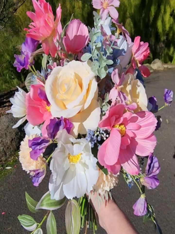 Your wedding flowers should feel like YOU. 🌸
Bright, joyful bouquets and detailed lapel flowers — designed to match your style, your colours, your story.
Faux doesn’t mean fake love — it means flowers that stay picture-perfect from the moment you walk down the aisle to the last dance… and for years after.
I’m here to make the process easy, stress-free, and beautifully you. 💌 DM me to chat about your dream wedding flowers.
#melbourneweddingflowers #weddingflowersmelbourne #melbournebride #pakenhamweddings #victoriaweddings #australianbride #luxuryweddingflowers #modernweddingflowers #weddingbouquetideas #fauxweddingflowers #weddingstylingmelbourne #weddinginspirationaustralia #summerwedding #weddingplanningmelbourne #melbourneweddingstylist #bridetobe2025 #weddingflorals #customweddingflowers #weddingdecorideas #weddingdetails