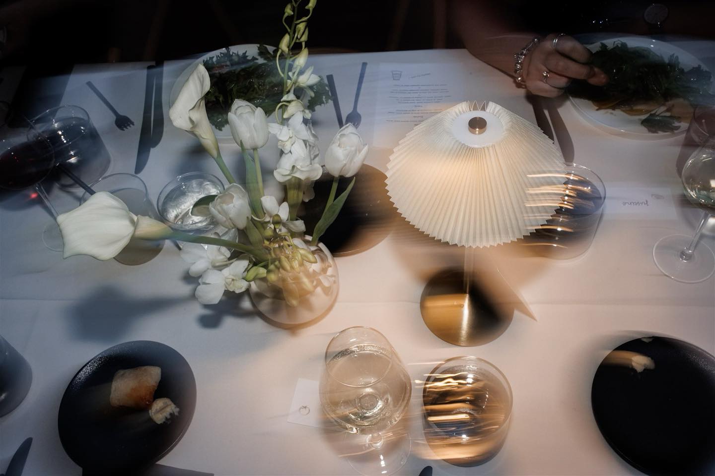 Intimate vibe for C&C’s wedding dinner 🤍
Organisation et design : @erikaco.events
Lieu : @lecathcart
Photographe : @brentcalis
Traiteur : @traiteur_brera
Fleurs : @studio_ck_flowers
DJ : @hoolsmusic
Location : @celebrationsgroup @tenuedesoiree_
Piste de danse : @kvprintbar
Musicien : @hugointothesax