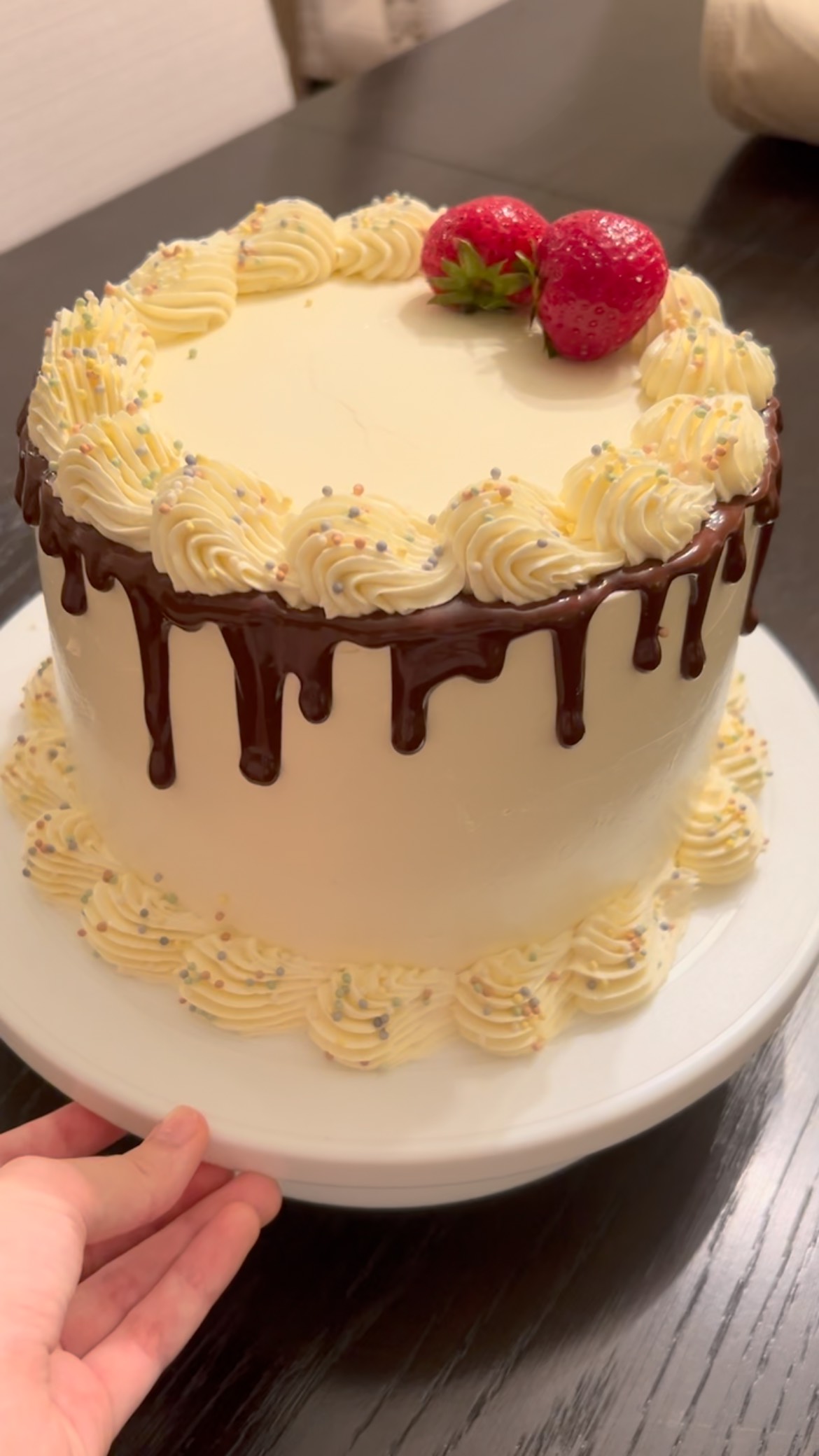 Just finished baking my dad’s birthday cake! 🎂💖
#bakingwithneekta #glutenfree #sensitivett #homebakery #birthdaycake #baking