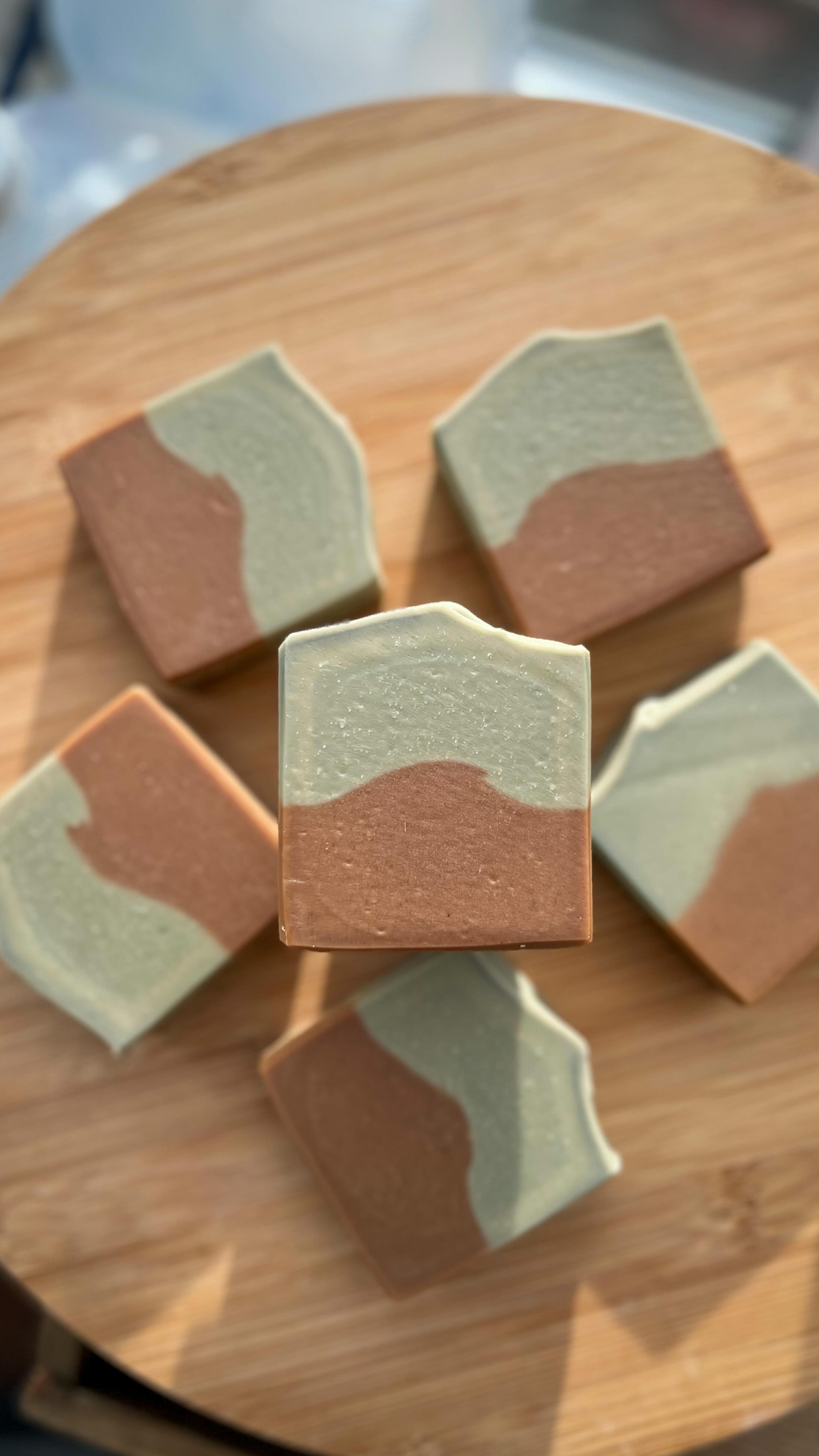 Fresh batch of Cedarwood & Juniper Berry made 🤎
.
#MarshValleySoap #GoatsMilkSoap #HandmadeSoaps #AllNaturalSkincare #MadeInYorkshire #SupportSmallBusiness #MadeInSheffield #SoapMaking #SoapMaker #Cedarwood #SoapForMen