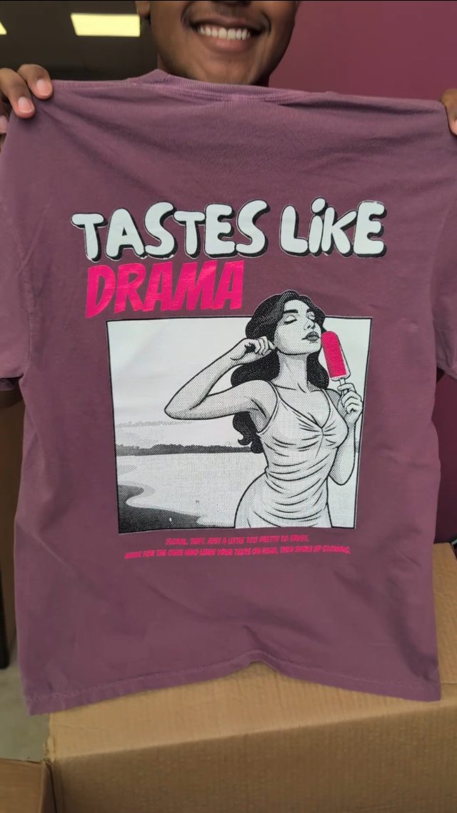 Serving drama without saying a word 💅
🎨 Who: Designed by our creative maverick @kevin_rosejr 🫶🏼 the brain behind all things branding
🖨 Printed by: The crew at Together Press who always nail the vibe 🙌 @togetherpress
👕 What: Comfort Colors tee = super-soft cotton, repping our August special (and maybeee longer term flavor Hibiscus Lemonade 👀) 🌺🍋
📍 Where: In-store only, sizes S–XL, verrry limited so move fast
🕒 When: Available now until sell out
💖 Why: Hibiscus Lemonade is an all time fave - so popular we turned it into a refresher! It brings calming + antioxidant powers* and not to mention that jaw dropping pinkish red hue.
(*Not medical advice, just our crush on hibiscus.)