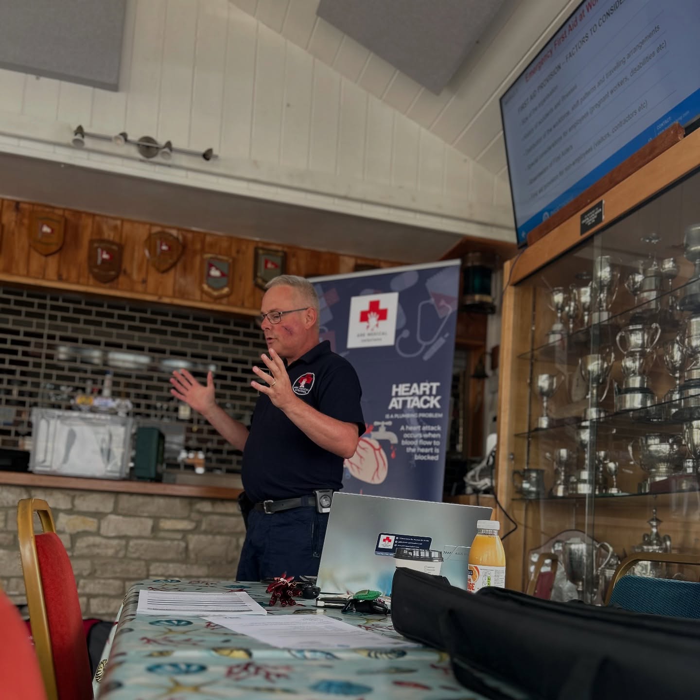 🌊🚑 Training by those that do the job: Ark Medical Solutions! 🚑🌊
This weekend, we have had the pleasure of delivering our Emergency First Aid at Work course to members of Swanage Sailing Club, including extra topics to make the course RYA compliant! We can do this, because we are instructors that do the job.
We’re thrilled to announce that we can now offer this course through blended learning! This means that both employers and individuals can study some topics online at their own pace, allowing for a more tailored learning experience. By maximising face-to-face time, participants can dive deeper into practical skills and demonstrations, ensuring they’re fully prepared for any situation on and off the water.
What sets our courses apart? They’re delivered by experienced professionals who understand the field—our instructors are serving NHS Paramedics or 999 personnel, bringing real-world experience to the classroom, not instructors who never have.
Whether you’re part of a community group, a workplace, or just looking to enhance your skills, our courses are designed for you. 💚🩸