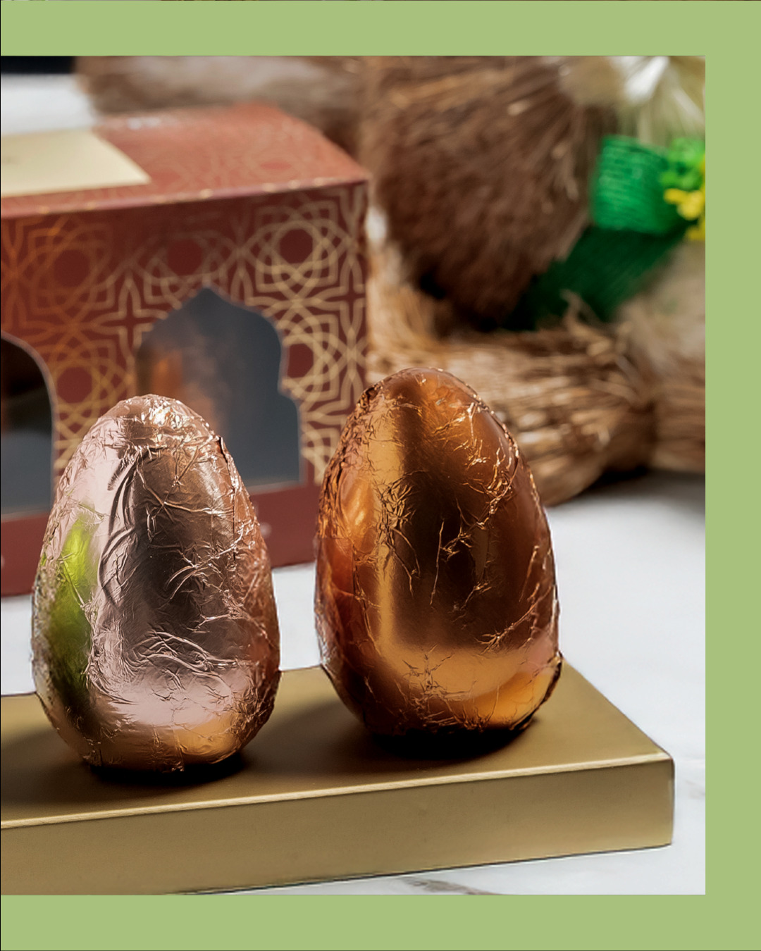 A experiência com um bom produto começa desde antes do seu consumo.
Desenvolvemos as embalagens para os ovos de Páscoa do restaurante Arabia, valorizando o conteúdo antes mesmo da primeira mordida.
O acabamento metalizado traz um detalhe charmoso que reforça o caráter premium da marca e transforma o chocolate em um verdadeiro presente.
Mais do que proteger, a embalagem traduz exclusividade, tradição e cuidado, além de se conectar com a sofisticação do restaurante em todos os pontos de contato.
Quer destacar o valor do seu produto antes mesmo da entrega? Fale com a Eólica.
#DesignDeEmbalagem #BrandingSensorial #Páscoa #EólicaBranding #ArábiaRestaurante #DesignQueEncanta