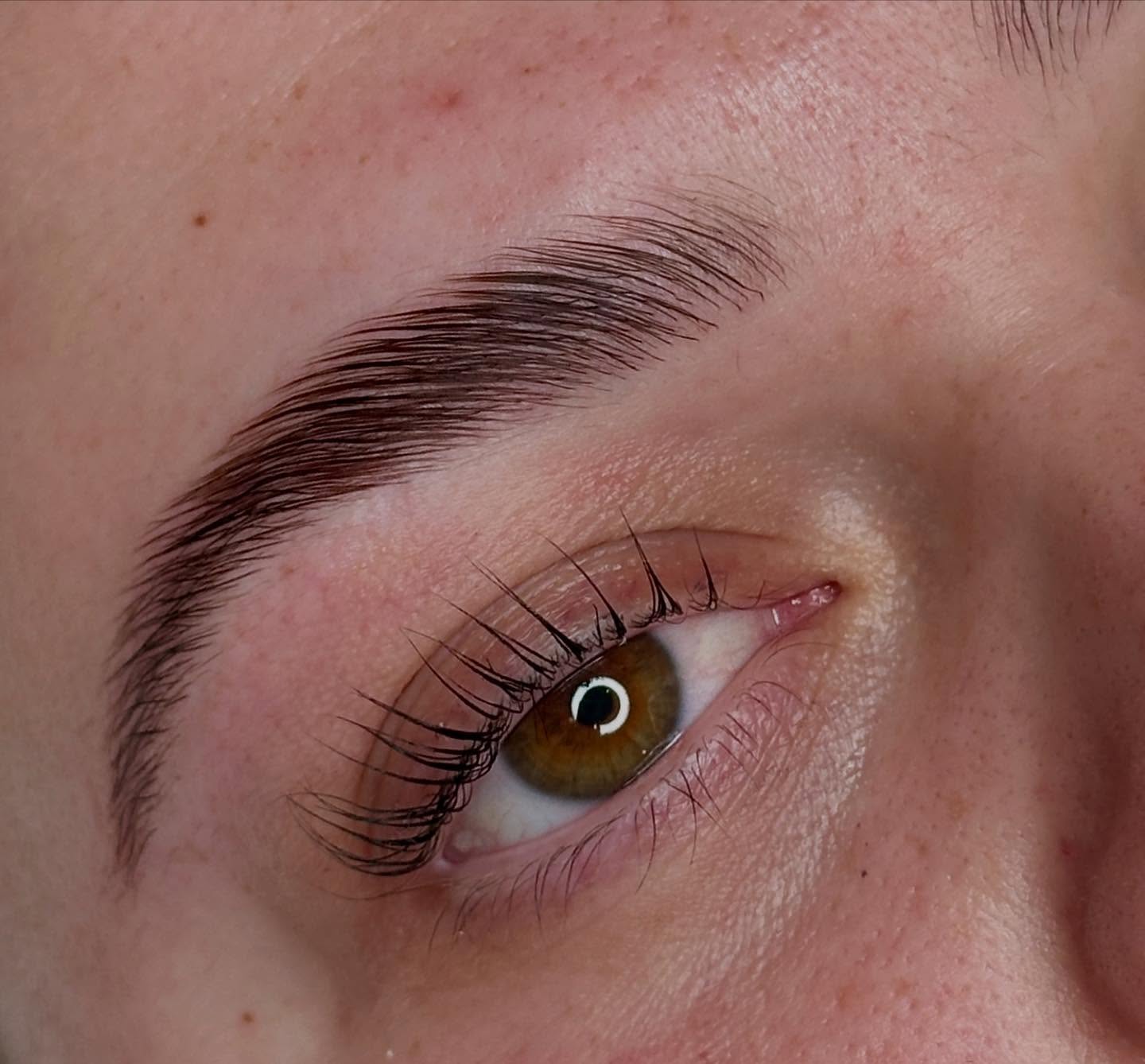 Yumi lash lift + brow lamination from earlier this week ❣️
#beauty #yumilashlift #brows #embellirnz #dunedinnz