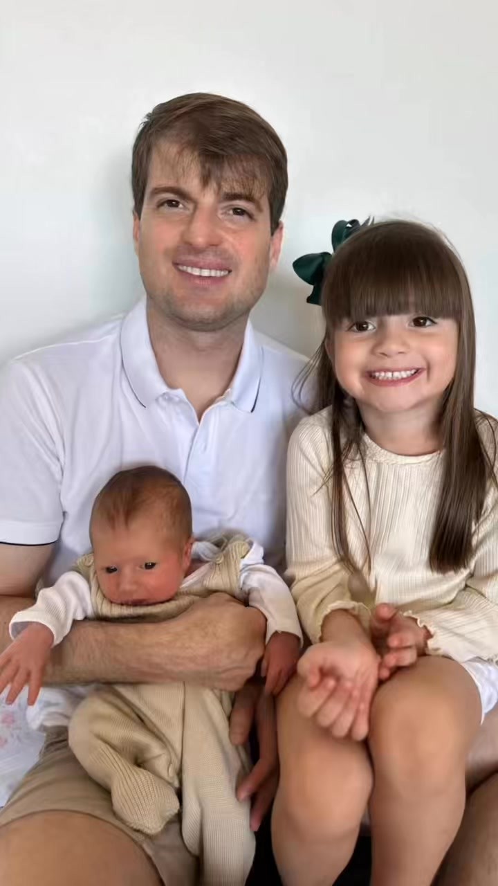 Neste Dia dos Pais, celebramos quem inspira com exemplo, constrói com dedicação e cuida com amor.
A todos os pais que transformam sonhos em realidade, nossa homenagem e gratidão.
Feliz Dia dos Pais! 💙
#DiaDosPais #AmorDePai #IguiCoworking