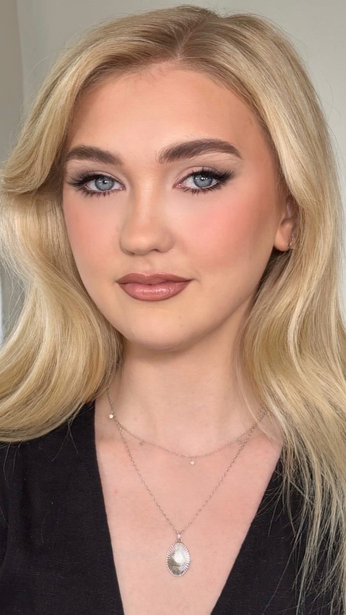 Forever Muse @sarah.guyy
Product Deets 👇🏻
Brows.
@pinkhoneyuk Superhold Brow Glue
@benefitaustralia Precisely My Brow Detailer
Skin.
@charlottetilbury Flawless Filter
@makeupbymario Soft Sculpt Light
@madebymitchell Blursh in Sweet Cheeks
@lauramercier Translucent Powder
@fentybeauty Shady Biz Bronzer
@hourglasscosmetics Ambient Lighting Palette Volume II
Eyes.
@maccosmetics Painterly Paint Pot
@meccamax Zoom Shadow Stick Caramel
@makeupbymario Master Mattes Neutral Eyeshadow Palette
@modelrocklashes Fluffy Clusters in Style 12
Lips.
@makeupforever Wherever Walnut Artist Color Pencil
#madebymitchell A Shy Girl Lipstick
#meccamax Gloss Boss in Swank
#sydneymakeupartist #sydneymua #makeuptutorial #makeupideas #makeupreels