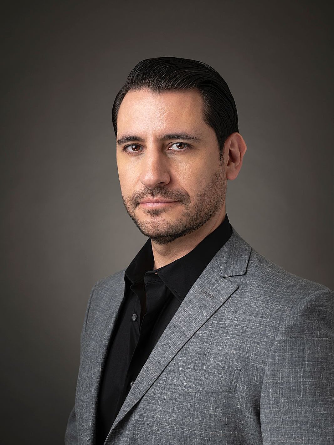 Retrato corporativo PLUS #corporateportrait #portraitmf #portraitphotography @profotoglobal #forbes #retratocorporativo #editorialphotoshooty #personalbranding #personalbrandingphotography #personalbrandphotographer #marcapersonal #linkedinportraits #retratoparalinkedin #headshots #headshotphotographer #headshotsession #d800 #photooftheday📷
