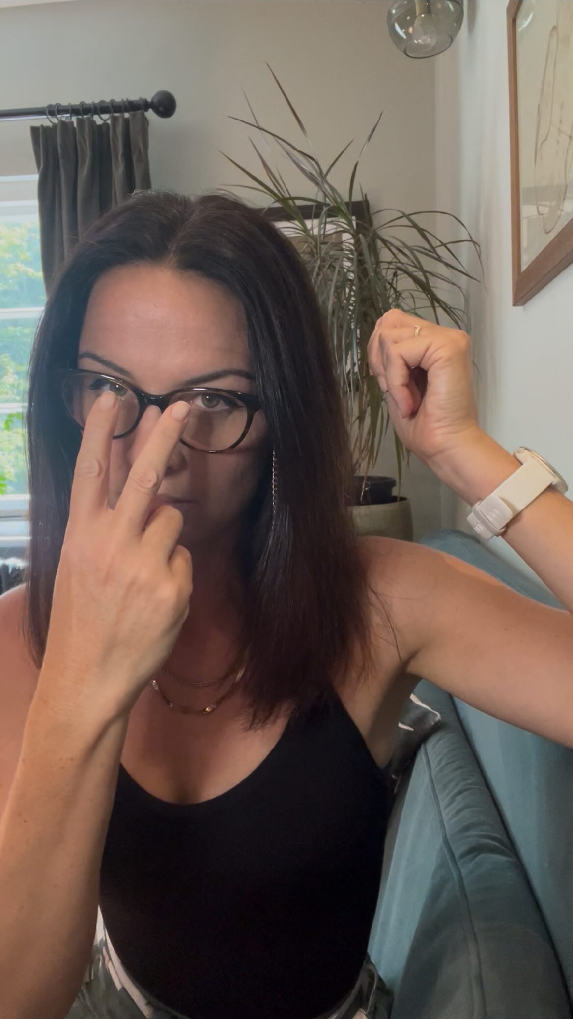 Eye contact is complicated!
If we are meeting someone for the first time and thinking about whether or not they might be autistic, we need to be careful about the judgements we make about eye contact.
Instead, ask these questions:
- What do I expect “typical” eye contact to look like? Am I sure about this? And if not, how can I say what “atypical” looks like?
- What factors other than autism might affect eye contact? Have I thought about cultural differences? Anxiety? Trauma? The possibility of making and camouflage?
❎Reduced or absent eye contact doesn’t always equal autistic
❎Higher levels of eye contact doesn’t always equal allistic
✅Let’s remain open and curious about every individual that we meet
Lucy Pollard Therapies