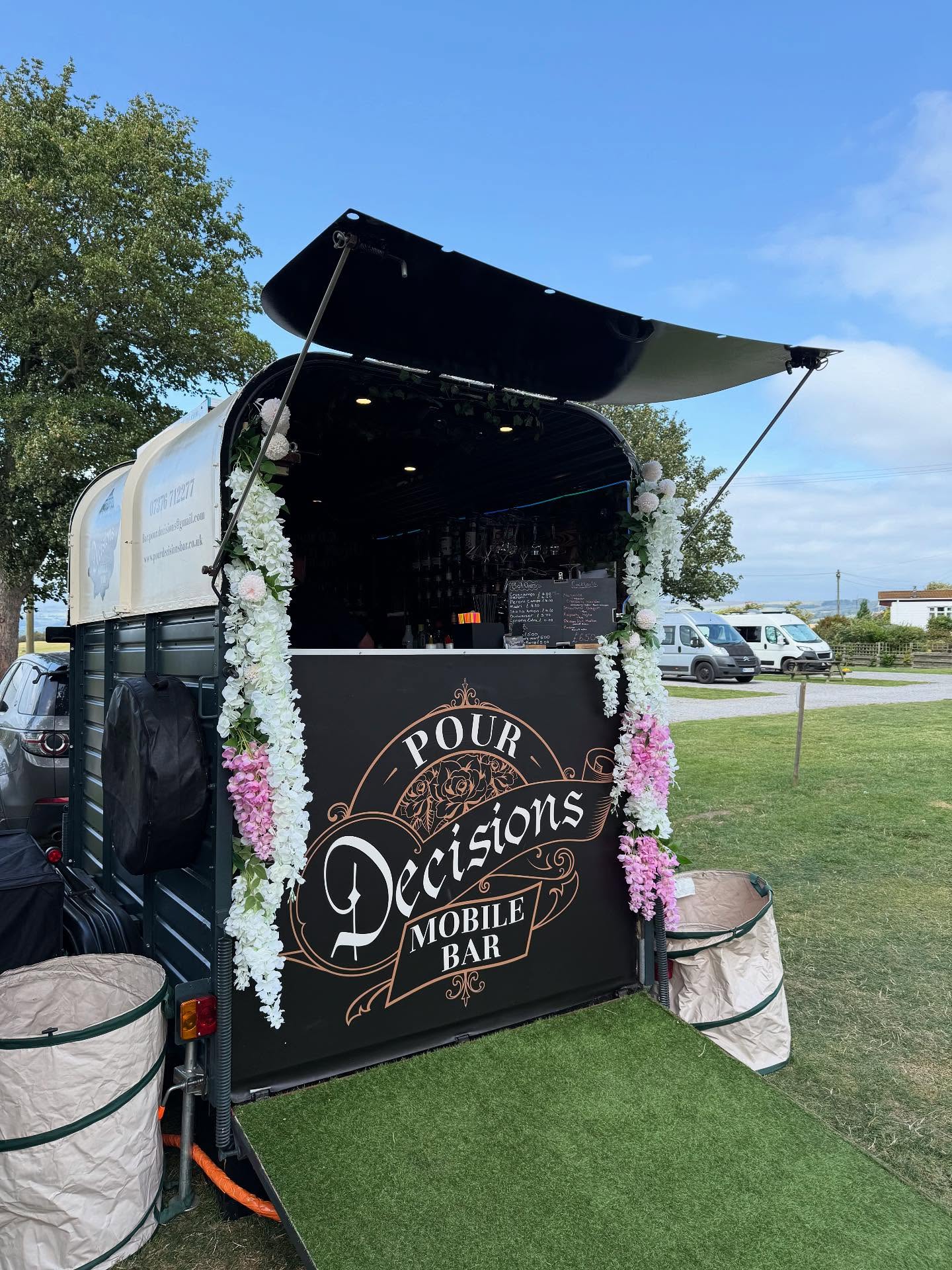 Camping with a cocktail and a view of the valley? What more could you want!🍹🏞️
Here at Clarion Lodge we sometimes have ‘Pour Decisions’ the mobile bar on site which is run by John, make sure to say hello and grab a drink if you see him☺️👋🏻
(Mobile bar on site only on certain weekends)