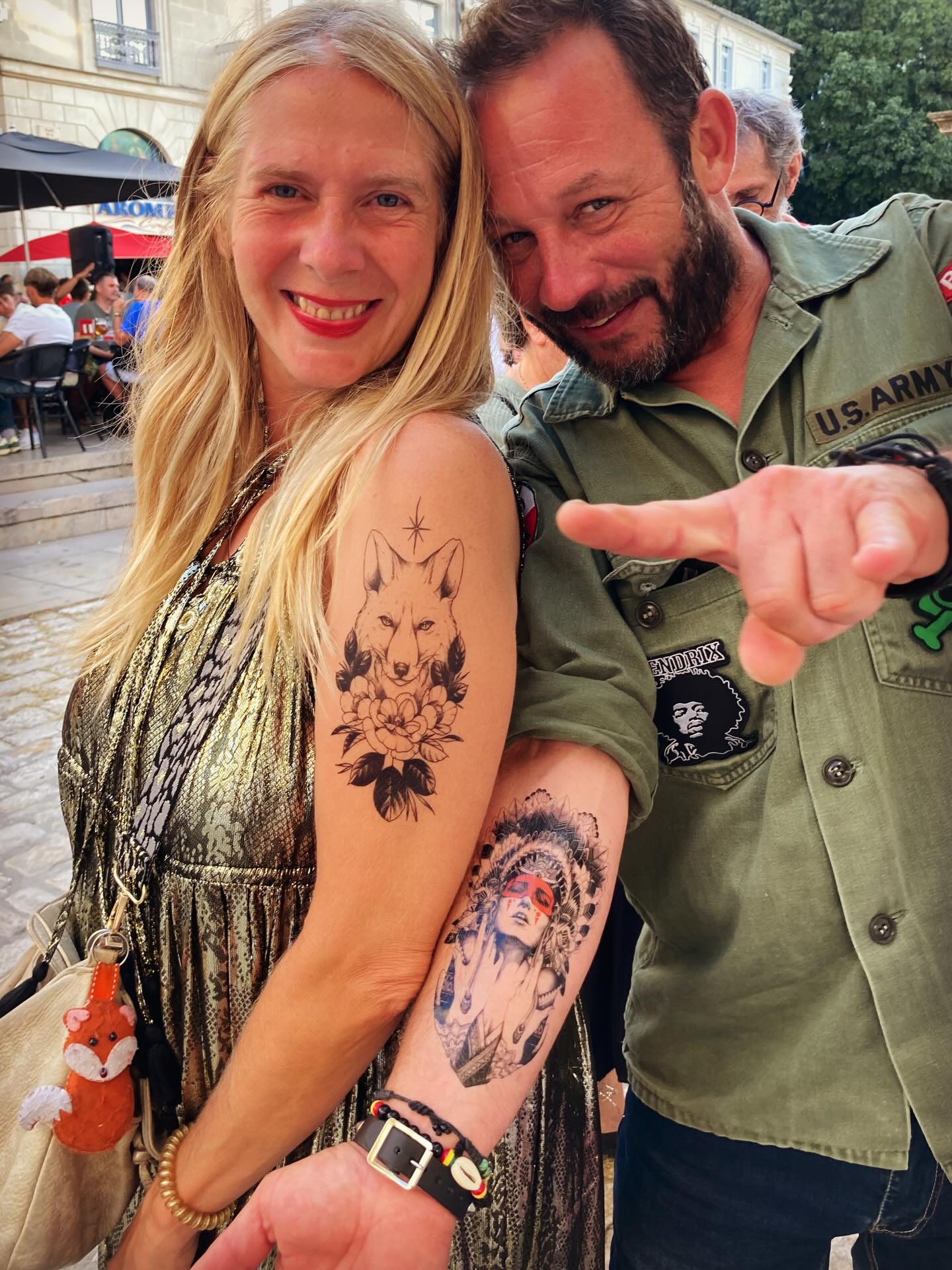 Tatouages en duo ! #jeudisdenimes #poptattoo #tatouageephemere #tatouagetemporaire