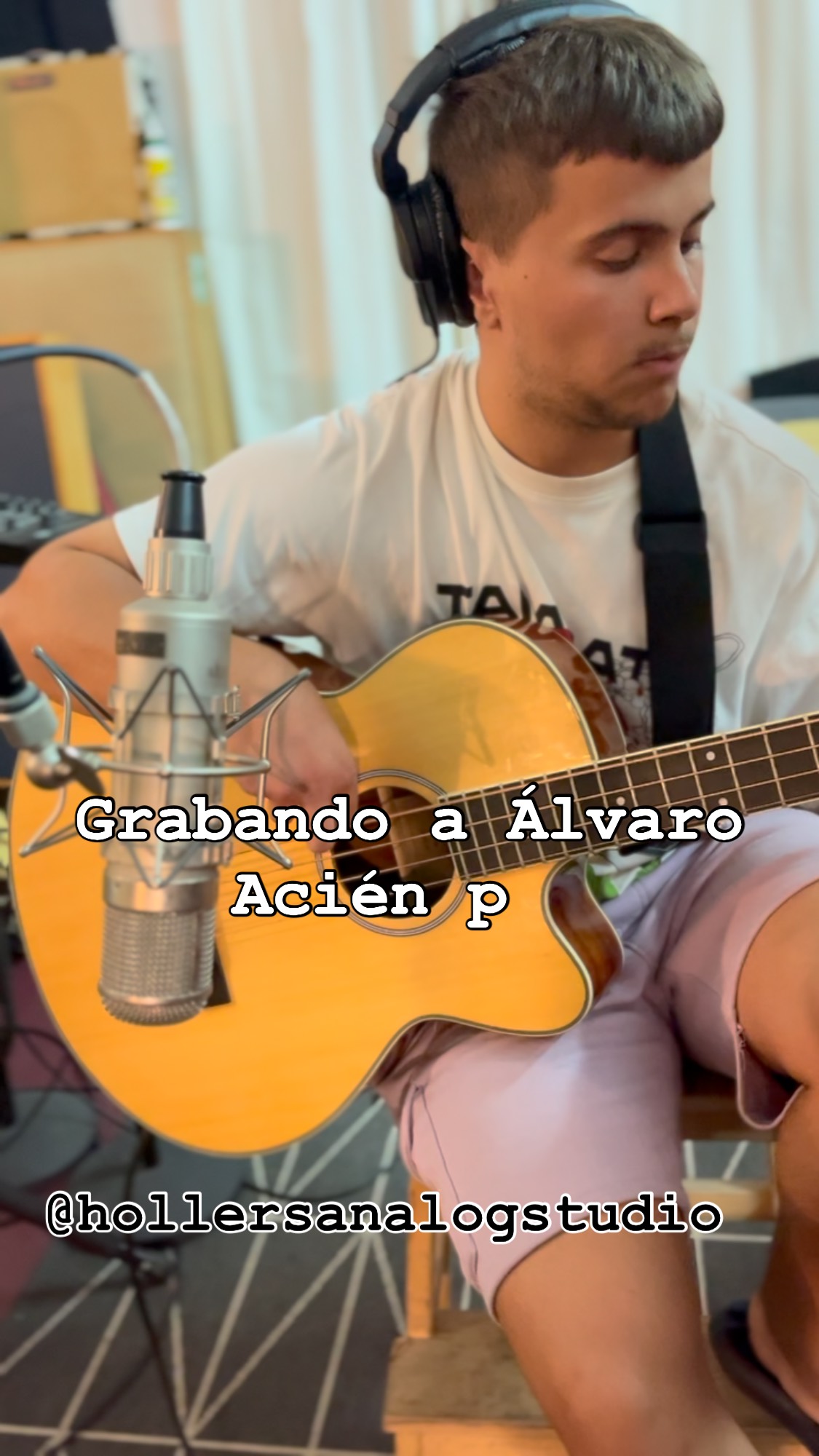 Savia Nueva! Sesión acústica con Álvaro Acién para el nuevo trabajo de su padre Antonio Acién ( 713avo Amor, Trío Mudo ) #recordingstudio #hollersanalogstudio #recordingacoustic #acousticbass