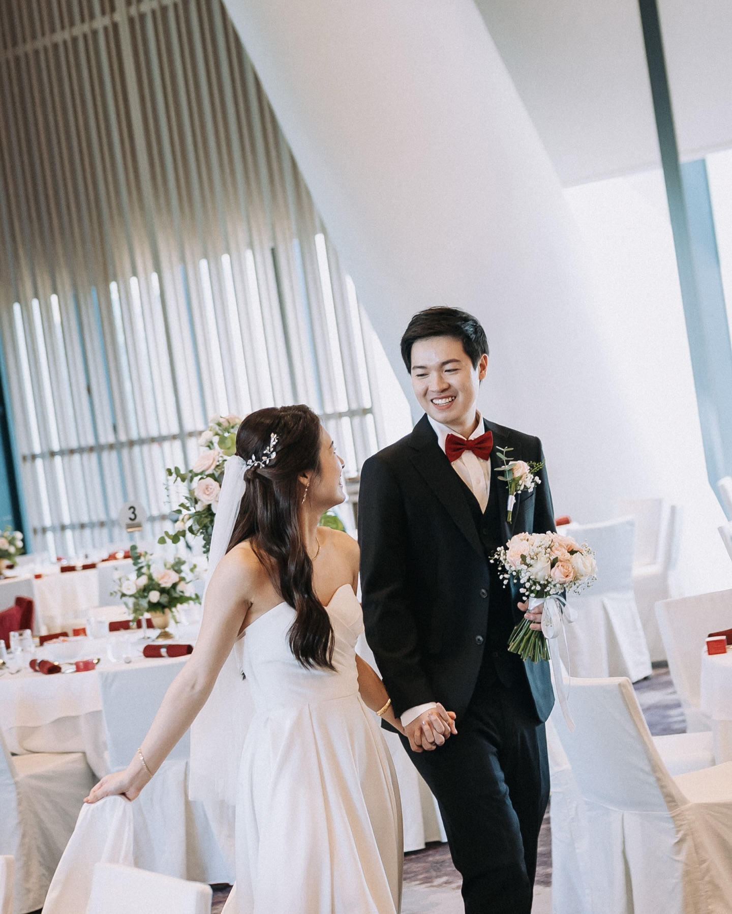 Celebrating with Nicolas & Jingyu’s wedding!
•
pg : @freddywongphotography
mua : @chloe_makeup_sg
gown : @thegownconnoisseur
emcee & liveband : @twoofussg
venue : @andazsingapore
