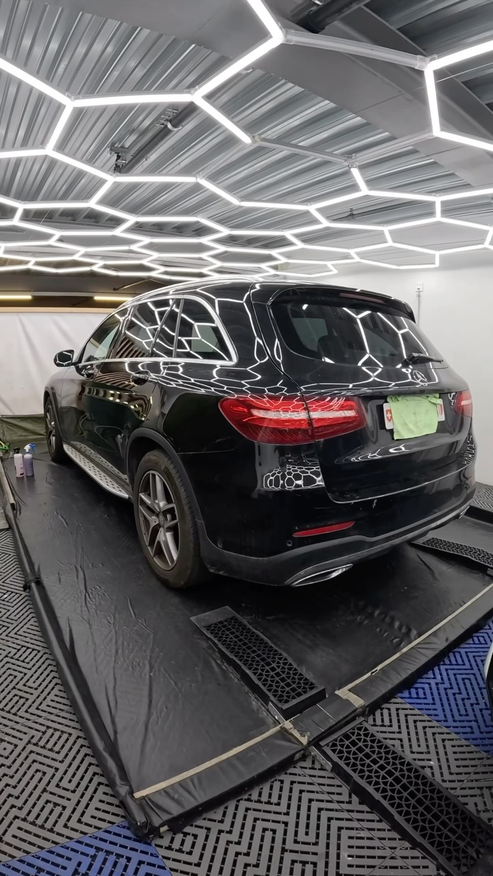 ✨ Un soin d’exception pour une élégance intemporelle ✨
Aujourd’hui, notre équipe EasycleanVS s’est occupée de cette superbe Mercedes ML300 avec notre prestation Prestigieux 🧼💎
Intérieur comme extérieur, chaque détail a été travaillé avec précision pour redonner à ce SUV son éclat et son confort d’origine.
➡️ 25 secondes pour découvrir une transformation qui en dit long sur notre savoir-faire.
📍 Centres EasycleanVS – Martigny & Verbier
🔗 @cristalcentremartigny
#EasycleanVS #MercedesML300 #NettoyagePrestigieux #Detailing #LavageAuto #LuxuryCarCare #Martigny #Verbier