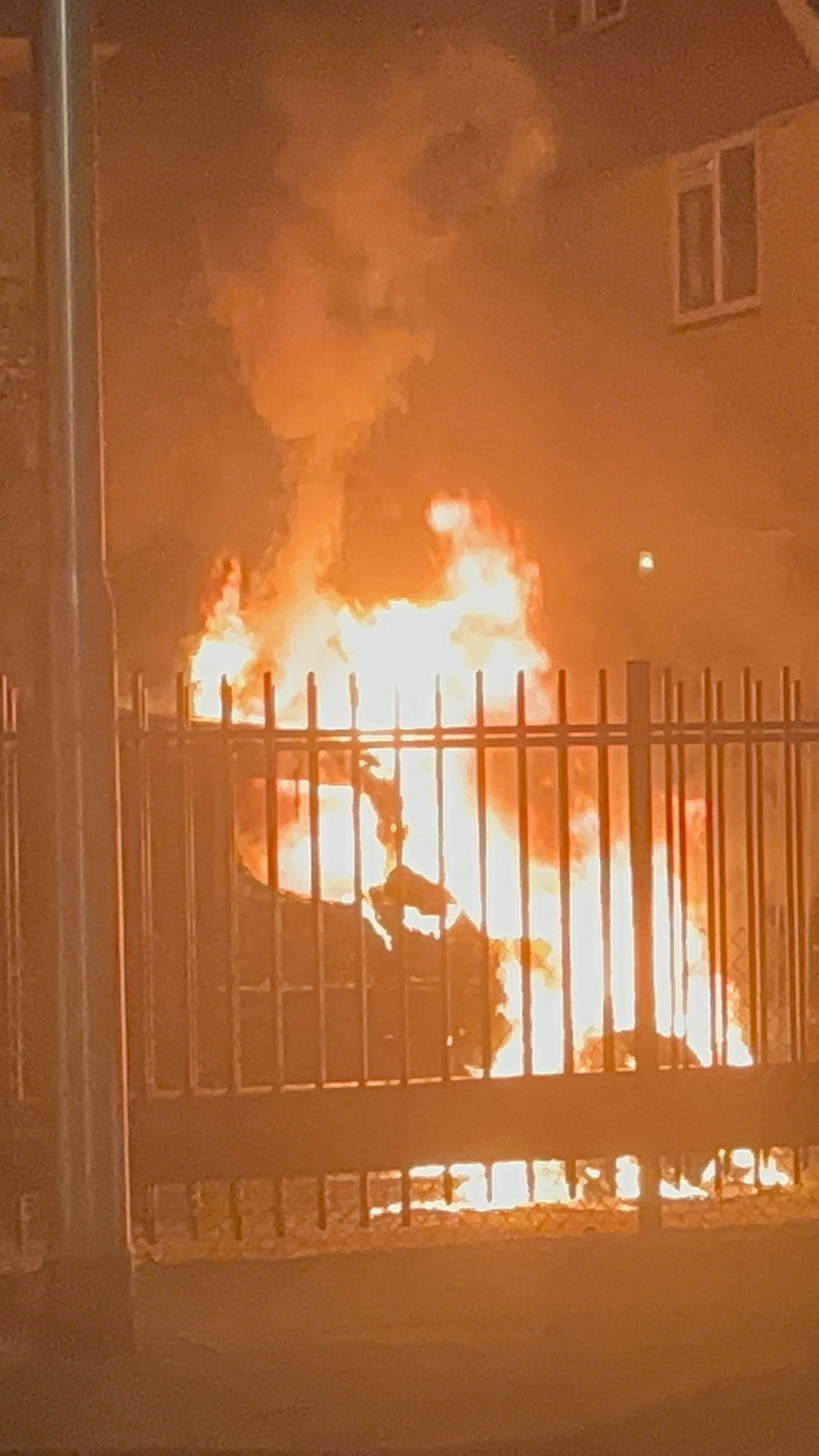 📣Wij zijn #streapp en tonen content van ooggetuigen. Bekijk de compilatie van afgelopen week. Nieuwsgierig naar het platform wat wij ontwikkelen? Volg ons!
#ooggetuige #p2000 #112fotografie #brandweer #ambulance #politie #berging #watiseraandehand #hulpverleners #rijkswaterstaat #handhavers #evenementenfotografie #adodenhaag #keukenkampioendivisie #knvb #WillemII #Helden #uithuizen #enspijk #eindhoven #amstelveen #amsterdam #denhaag