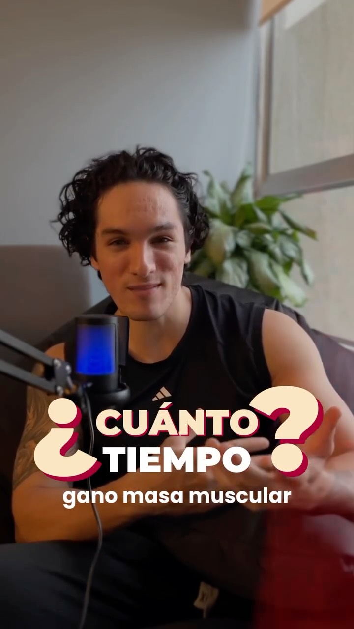 ¿En cuánto tiempo ganas músculo?
El tiempo que una persona
tarda en ganar masa muscular haciendo actividad fisica anaeróbica, como por ejemplo levantamiento de pesas, es de 3 meses como mínimo.
Sin embargo, la hipertrofia muscular puede comenzar a notarse al cabo de unas semanas o meses dependiendo del género y de las características físicas y genéticas de cada persona.
Cabe acotar que si el individuo no hace los ejercicios
con regularidad y consistentemente, no se alimenta
correctamente y no deja reposar al músculo lo
suficiente, el tiempo en que se produce la hipertrofia
puede ser aún más largo.
Y tú, ¿cuánto tiempo llevas entrenando? Déjamelo en los comentarios 👊🏼
#gym #fitnesstips #entrenamiento