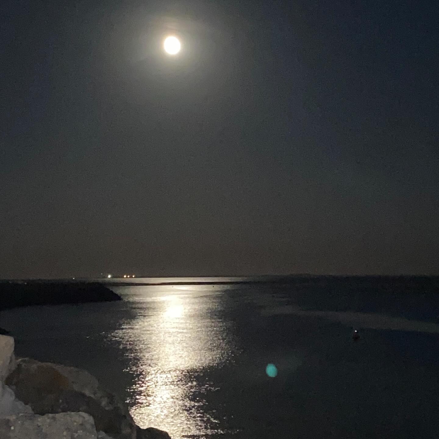 ✨ Répète après moi. Ça mettra peut-être plus de temps que je le pense mais si je le veux vraiment au fond de moi cela se réalisera. Tout part de toi ne l’oublie pas. Signé ton guide 😉😘 Belle pleine lune à tous #citationdujour #pleinlune #lion #spiritualité #energiepositive #croireensoi