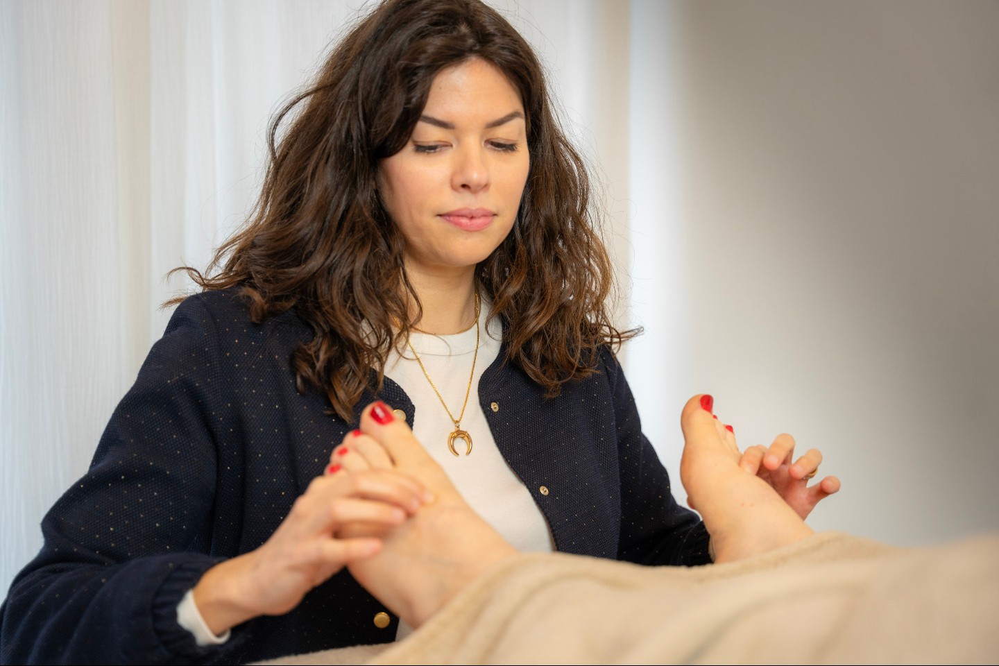 🌿 Saviez-vous que la réflexologie peut également aider à équilibrer vos émotions ?
Découvrez comment cette pratique ancestrale peut transformer votre vie.
Prêt à vous sentir mieux ? Contactez-moi dès aujourd'hui ! ✨
Tout bénef’ 🤩
_______________________________
✨ Réflexologie & énergies
🦶 Soins de réflexologie plantaire
👐 Soin énergétique
🌈 Réveillez votre énergie intérieure, retrouvez un équilibre émotionnel & découvrez le pouvoir d’auto-guérison
🌿 Créatrice de soins doux & thérapeutiques, 100% personnalisés pour soulager les tensions, libérer l’esprit et promouvoir un bien-être global
📆 Réservez votre parenthèse de bien-être
https://www.carolinestouls-reflexologue-nantes.fr/tarifs-et-reservation
#Réflexologie #Équilibre #BienÊtre #Santé