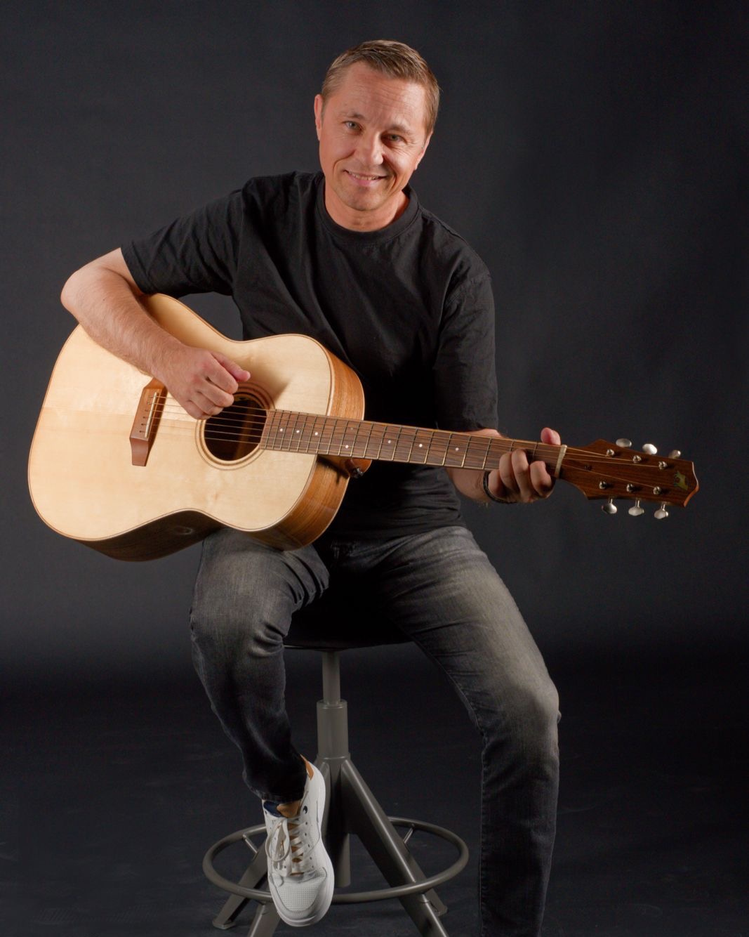 ๐ ๐ฆ๐ฝ๐ฒ๐ฐ๐ถ๐ฎ๐น ๐ฆ๐๐ฟ๐ฝ๐ฟ๐ถ๐๐ฒ ๐ฎ๐ ๐ข๐๐ฟ ๐๐ป๐ป๐ถ๐๐ฒ๐ฟ๐๐ฎ๐ฟ๐ ๐๐๐ฒ๐ป๐!๐ถ Weโre beyond excited to reveal that Bill โ Swiss singer, songwriter, and multi-instrumentalist โ will join us as a surprise guest! ๐คโจ
Bill has recorded in the legendary @powerplay_studios , where global stars like #LadyGaga, #BackstreetBoys, #Europe, and Prince have also made music. His Americana style blends #Pop, #Rock, #Blues, and #Country, always telling authentic, life-inspired stories.
๐๐ต๐ฒ๐ฐ๐ธ ๐ผ๐๐ ๐ต๐ถ๐ ๐ฑ๐ฒ๐ฏ๐๐ ๐ฎ๐น๐ฏ๐๐บ โ๐ญ๐ต๐ฒ๐ฒโ ๐ฎ๐ป๐ฑ ๐ท๐ผ๐ถ๐ป ๐๐ ๐ฎ๐ ๐๐ต๐ฒ ๐ข๐ฃ๐๐ก ๐ ๐๐ ๐ก๐๐๐๐ง ๐๐ป๐ป๐ถ๐๐ฒ๐ฟ๐๐ฎ๐ฟ๐ ๐๐๐ฒ๐ป๐! ๐in Bio!
We canโt wait to share this unforgettable moment with you - itโs going to be magic!๐ฅ
#OpenMicNight #Songbird #LiveMusic #Bill #BeatBill #SurpriseGuest #1966 #PowerplayStudios #SwissMusic #Americana #PopRockBluesCountry