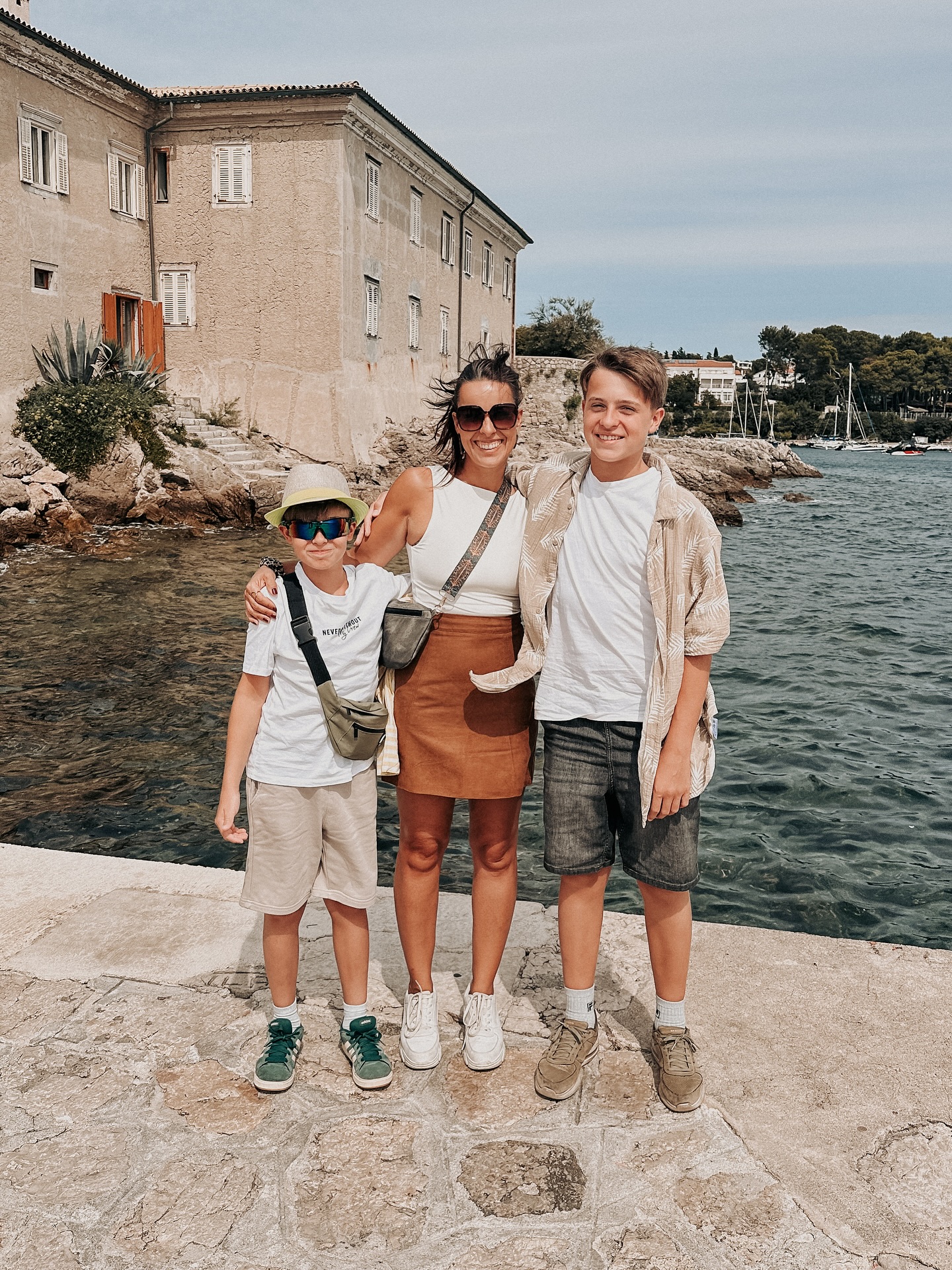 collecting memories 🌾🌊🍹☀️
#krkisland #krkstadt #oceanbreeze #love #sunkissedglow #saltyhair #aperolmoments #collectingmemories #familytime @pizzeria_camplin #bestpizzaintown