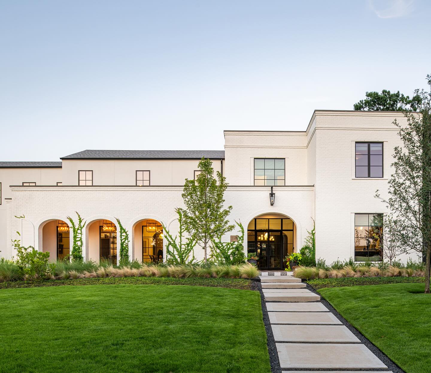 Crestover Residence
Architect: @studioparkarchitecture
Construction: @me.development
Interior Design: @me.development @saphrincollective
Photography: @robertwtsai