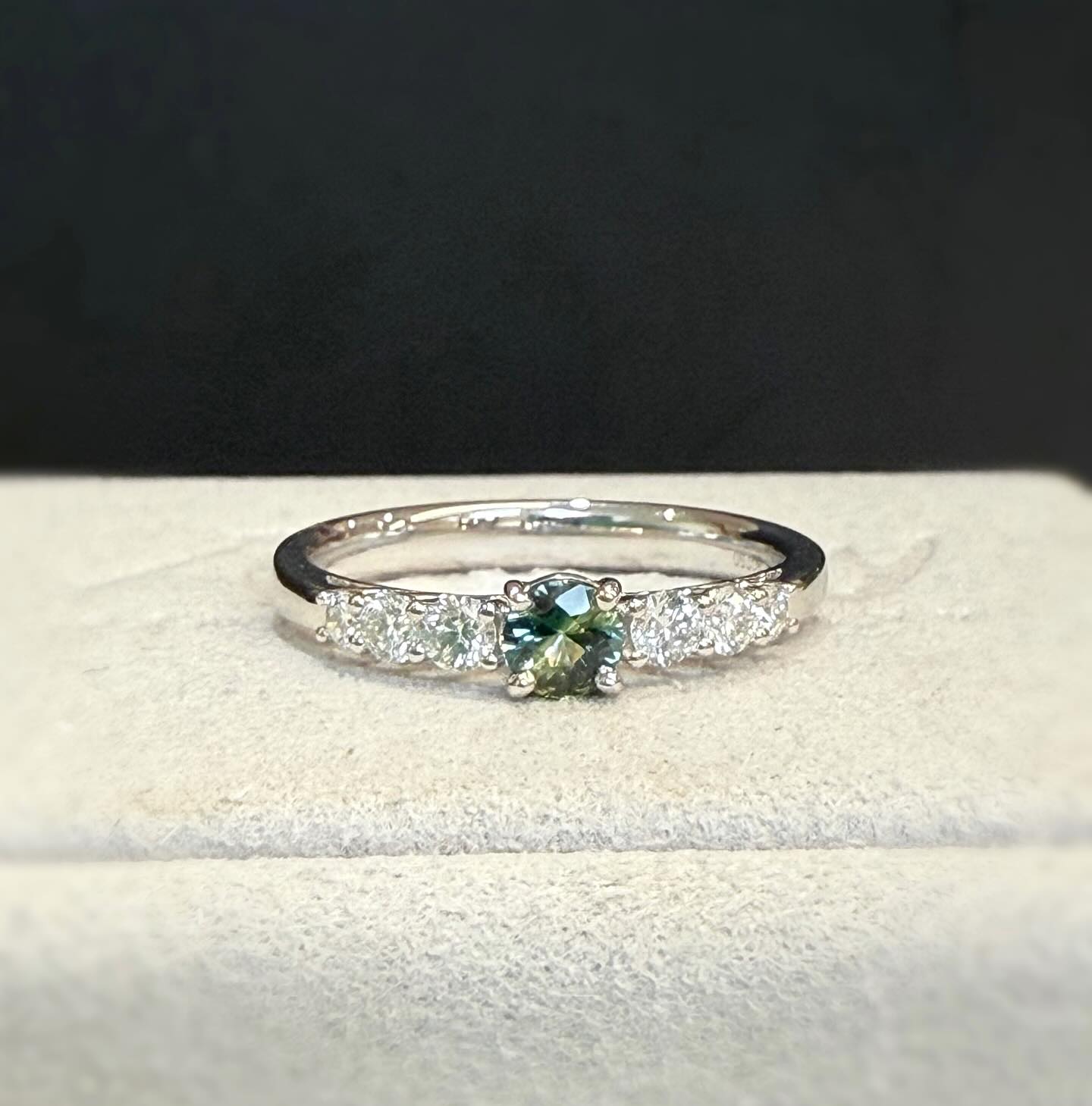 New parti sapphire and diamond creation ✨
#australiansapphire #partisapphire #sapphireanddiamondring #newstock #whitegold #jewelleryworkshop #leurajeweller #leuramall #ainsleyfinejewellery