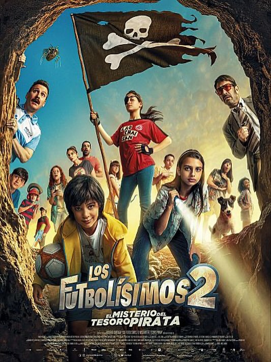 🎬⚽️ ¡HOY SE ESTRENA #LosFutbolísimos2 en cines! 🥳✨
Ya no hay excusas: toca llenar las salas, reírse con ganas y volver a sentirnos niños (o disfrutarlo con los nuestros). Esta nueva aventura, dirigida por el gran Miguel Ángel Lamata, es una fiesta de humor, acción, misterio y amistad… y yo tengo la suerte de volver a formar parte de su ejército de payasos. 🤡
Gracias a todo el equipazo delante y detrás de cámara, y a los peques (los vuestros y los míos) por ser siempre el mejor público del mundo. 💛
#Futbolísimos2 #Estreno #8deAgosto #CineEspañol #PelículasParaNiños #MiguelÁngelLamata #felizestreno