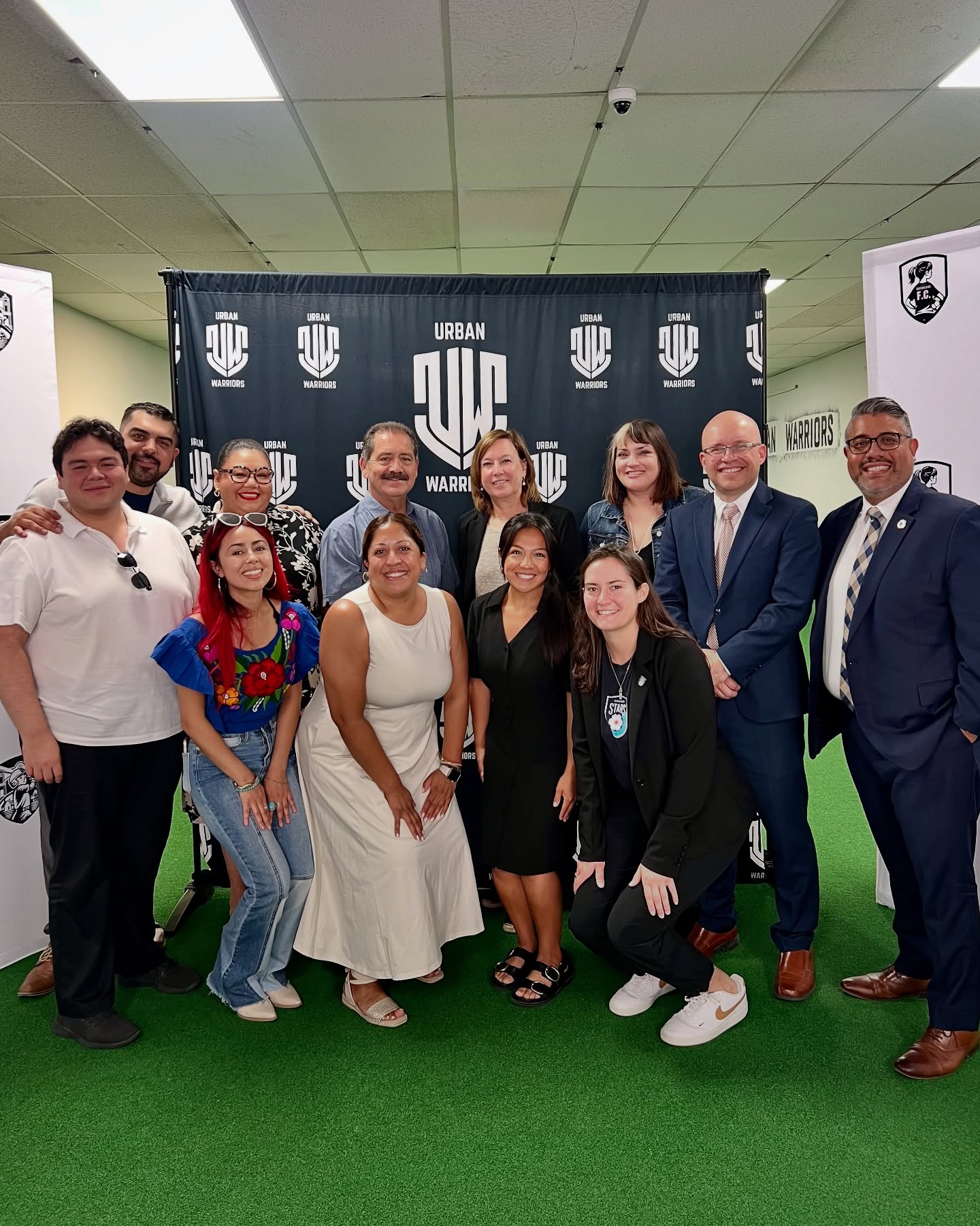 🤝 Urban Warriors is proud to have hosted an incredible conversation bringing together elected officials, community leaders, and our local business chamber with a women’s soccer team dedicated to listening, learning, and leading on Latino community issues.
As a youth nonprofit based in La Villita, we’re committed to advocating for our families and ensuring our community’s voice is seen and heard. 💬⚽️✨
Grateful to see so many sectors working together with purpose.
@thechicagostars @littlevillagechamber @senatorcelina @repchuygarcia @repedgargonzalez @alderpersonrodriguez @selfhelpfedcu 🌟
#LatinoVoices #WomenInSports #StrongerTogether #SoccerForChange #LaVillita #UrbanWarriors