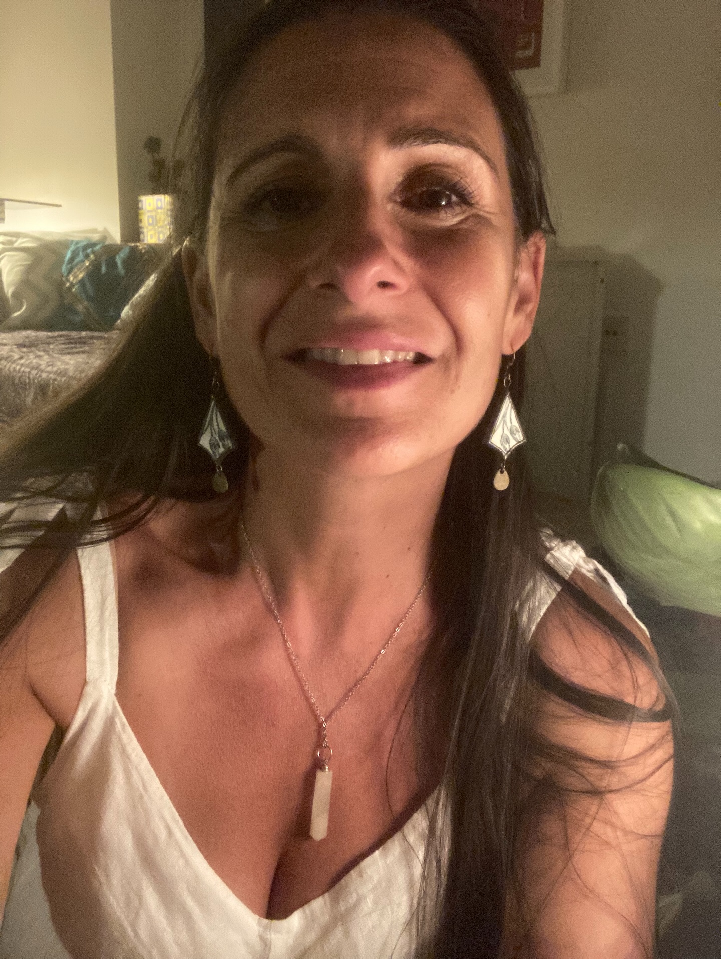 Gratidão
Beautiful evening with a small, intimate collective, but we sang from the heart and made great music.
Synergy with our voices blending together in perfect harmony as we explored in the voice workshop. So inspiring to create in the moment and truly feel present.
A big thank you to @ashkb11 for making the journey down to be in family again, for your insight and experience growing up and your smile.
A special thank you to @niclionello for the growth and companionship. Sei proprio un fratello e ti voglio un sacco bene. Here's to song number 2!
We each had our own personal intention, but the collective intention from when we conceived this evening was Peace. I hope with all my heart it rippled out and touched others and continues to ripple to those who need it most.