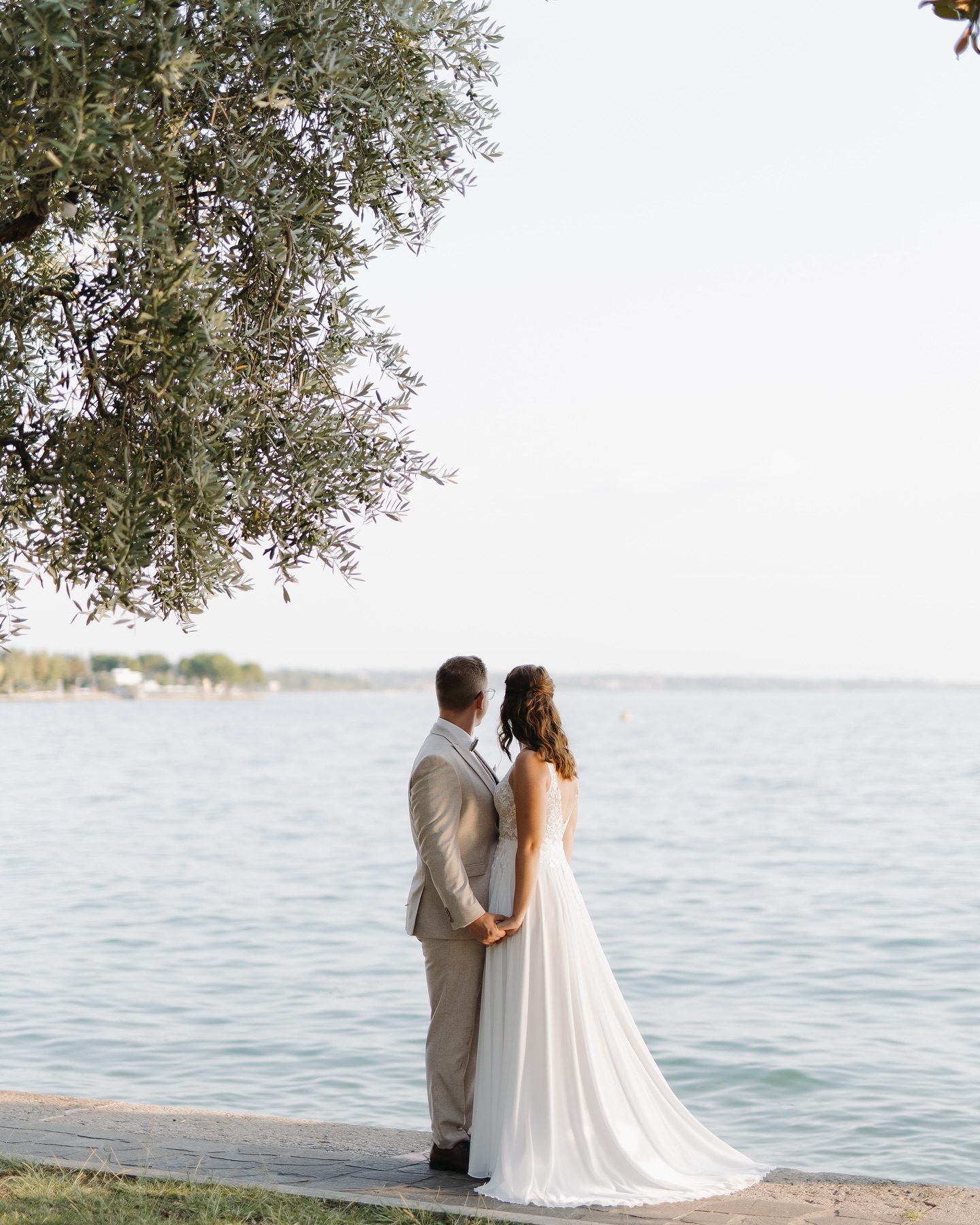 M & C 🤍
#lagodigarda #destinationweddingitaly #destinationweddingphotography #destinationweddingphotographeritaly #lagodigardawedding #lakegardawedding #melinawaliczekfotografie