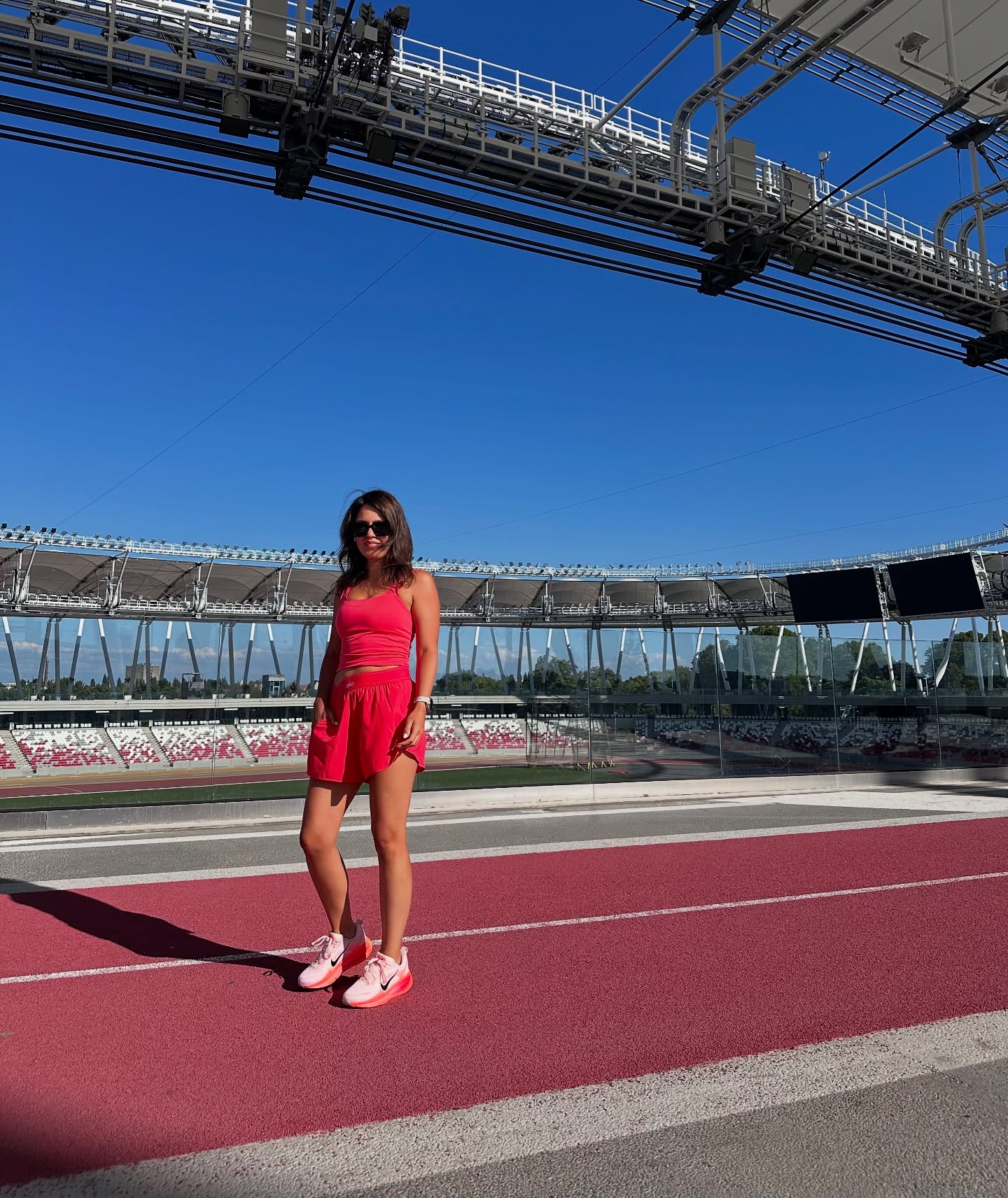 Új kedvenc helyem a futáshoz🏃🏻♀️: nemzeti atlétikai központ, panoráma sportpark.💪🏻✨ Ti voltatok már?
✔️aszfaltos és gumival borított futópálya
✔️szabadtéri funkcionális eszközök
✔️mosdó
✔️nyitvatartás: 07:00-21:00
❌ parkolási lehetőség nincs túl sok😅
#futás #running #strava #panoramasportpark #budapest #sport #nikevomero18 #vomero18