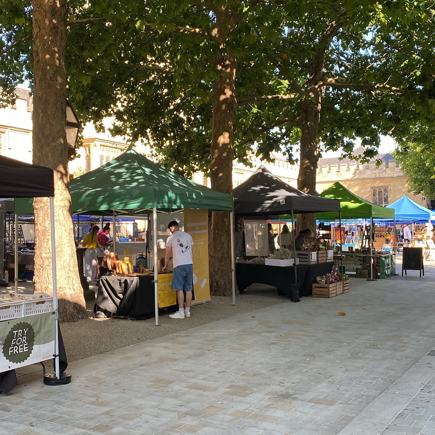 It’s still early … everyone’s setting up at the August Flea. Make sure you head over today, I can see so@e beautiful stalls 🥰 10-3pm Harpur Square #discoverbtown #bedford