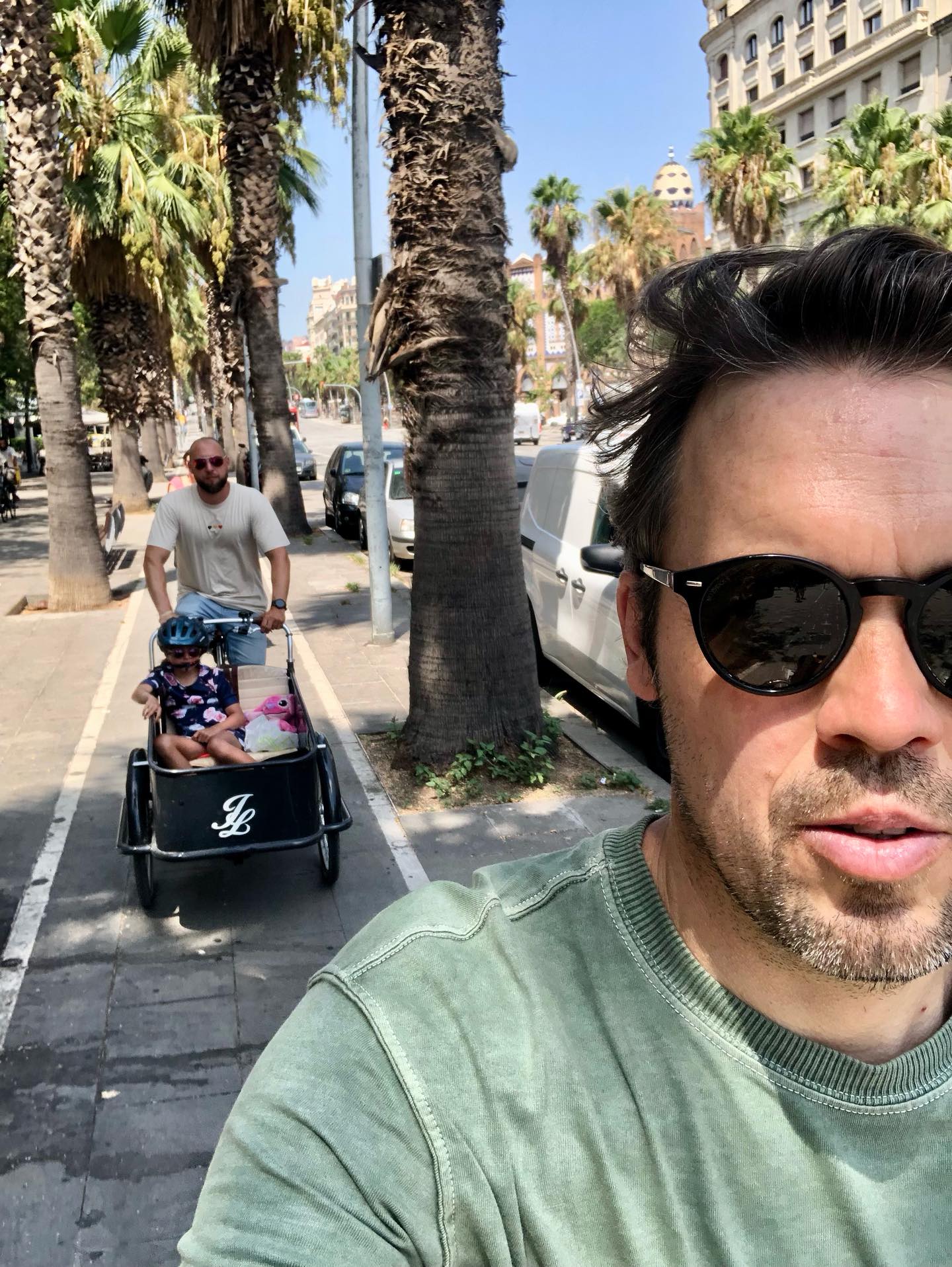 Fijne tour met deze lieve Vlaamse familie. Voor de dochter van 8 jaar hadden we een bakfiets. Ze werd als een koningin 👸 door de stad gefietst. 🚲☀️