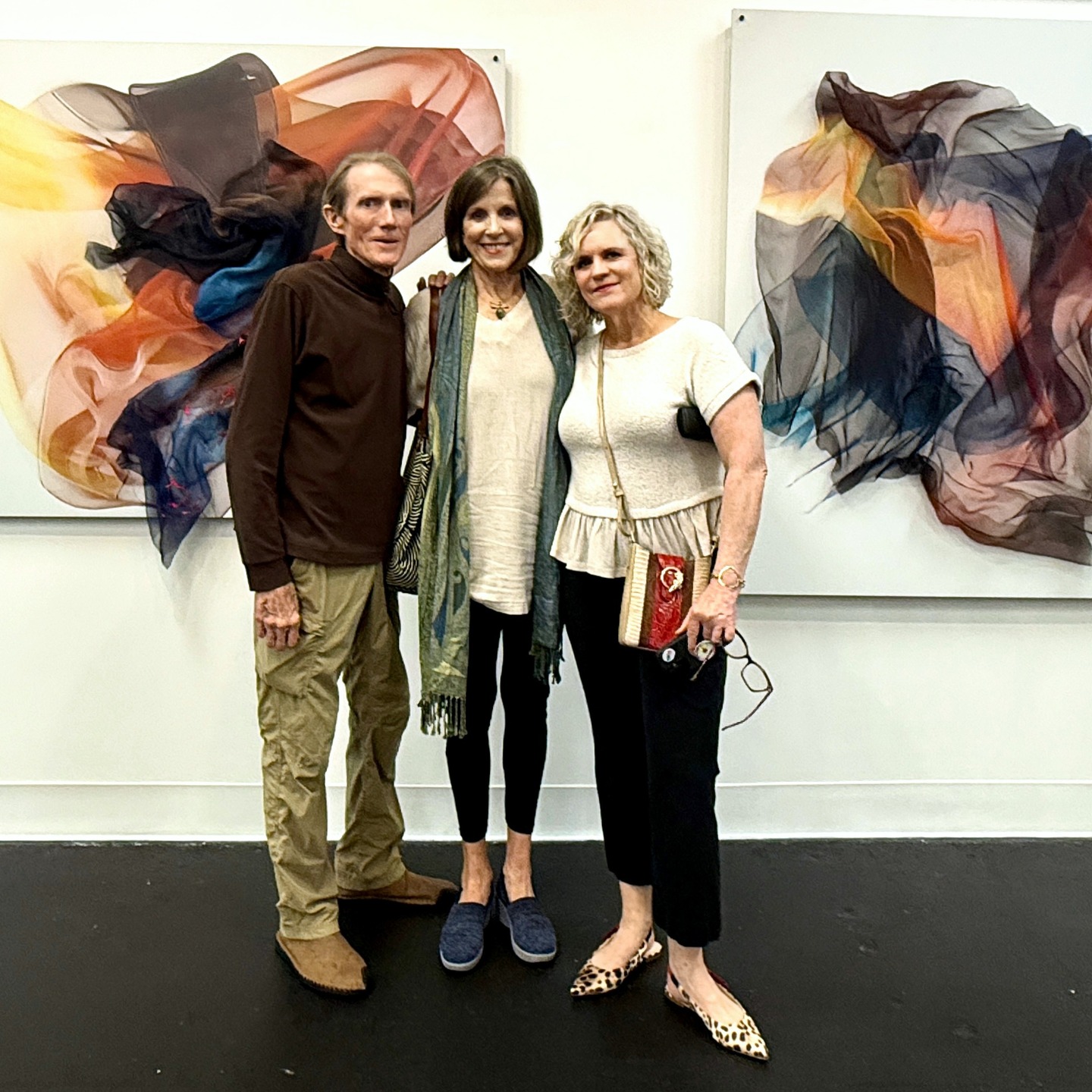 Delighted to see our friend Ellie Jeffers Hall(photo with our work) last night at the opening at #nineeighteennine #cltarts #charlotteiscreative #artscatawba with a fabulous #fiberarts show curated by @oandystudio and @theleftbrainedartist - Up until Closing reception Sept. 27th.
@bosbyshellartandhome
@fanjoylabrenz
@tinagvincent
@cordeliafwilliams
@tinas_art_beat
@k.kincheloehard
@astronatrixarts
@mary_tuma_art
@tuxedokat.imaginarium
bunny_luna_
@christinehagerbraunart
@jenlamastra
@griot.designs
@knatter79
@connollyscreations
@jocelynvache
@morgandykstra_
@latchedxlee
@thatwillwhite
@rebeccalippsart
@dorisbarahonafineart