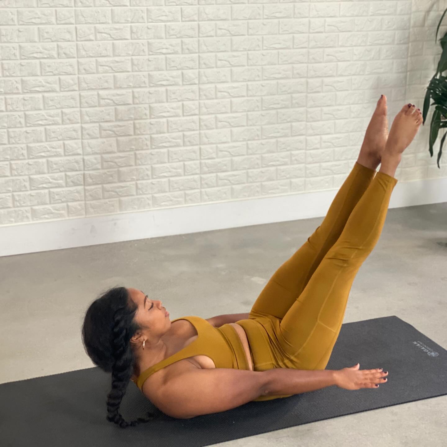 ✨ Beginner-Friendly Mat Pilates in Carlsbad Village
Join us this summer for a grounding and energizing mat Pilates class—perfect for beginners and those returning to movement. Build strength, flexibility, and confidence in a welcoming and supportive space.
🗓 When: Wednesdays, July 9 – August 27
⏰ Time: 7:00–8:15 PM
📍 Where: Village Rock Shop, Carlsbad, CA
🚗 Parking: Street parking only
💰 Pricing:
• $25 Drop-In
• $90 4 classes on August
This class is for you if you’re looking to:
✔ Learn the Pilates method in a safe, informed environment
✔ Stay consistent and accountable with weekly workouts
✔ Understand movement principles that carry into other practices
✔ Join a like-minded community focused on wellness
What to Bring:
• Exercise mat (a few loaners available)
• Small/medium towel (used as a prop for key exercises)
• Water
• Comfortable clothes you can move in
Open to beginner and intermediate levels.
Have injuries or medical conditions? Please reach out before registering so we can help determine if private lessons may be a better fit.
Link in bio to register
📧 Contact us: info@continuumartspilates.com