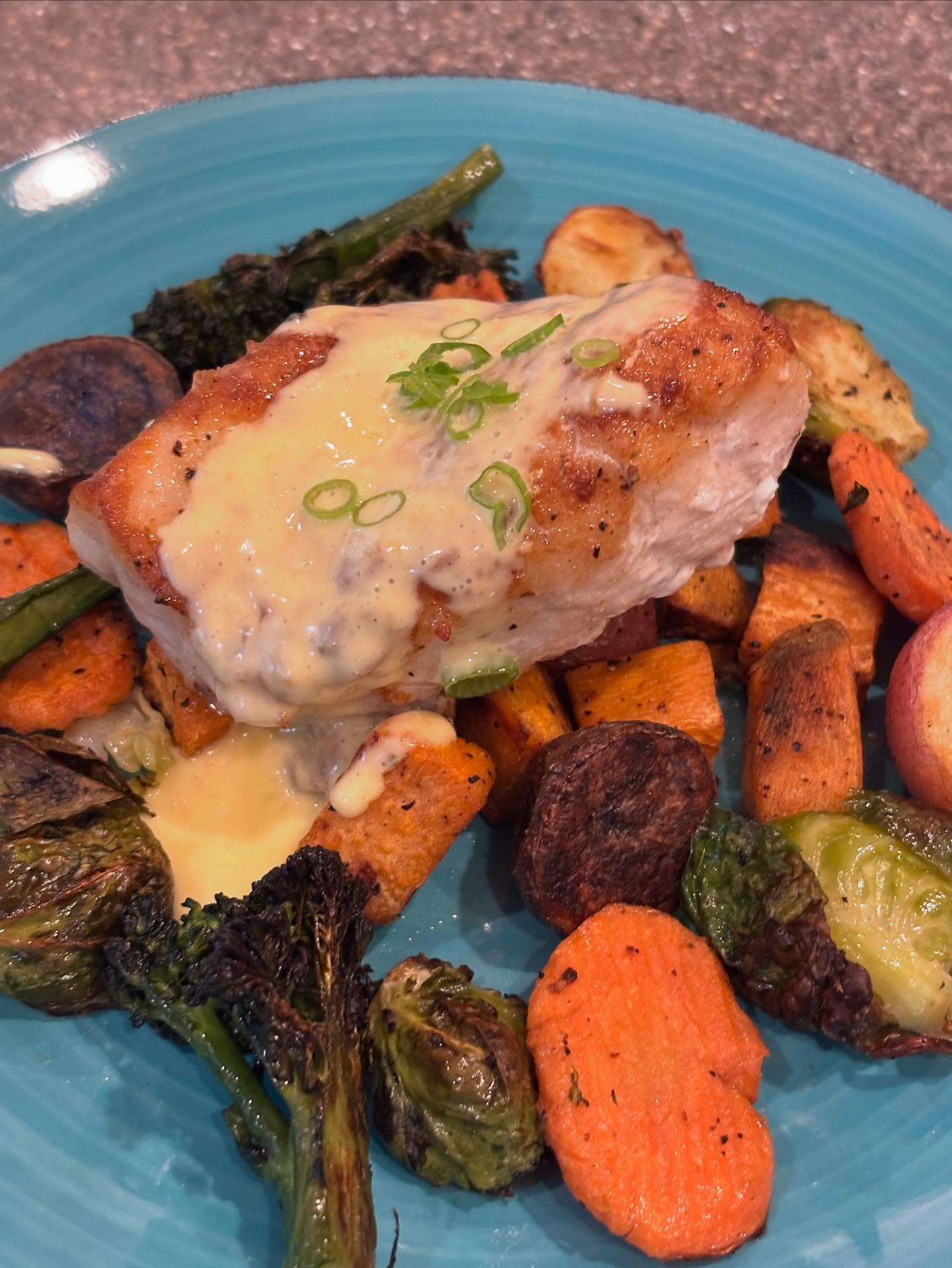 Delicious seared black cod from @saltwater_markets with hollandaise sauce and roasted vegetables. Yum!! 😋