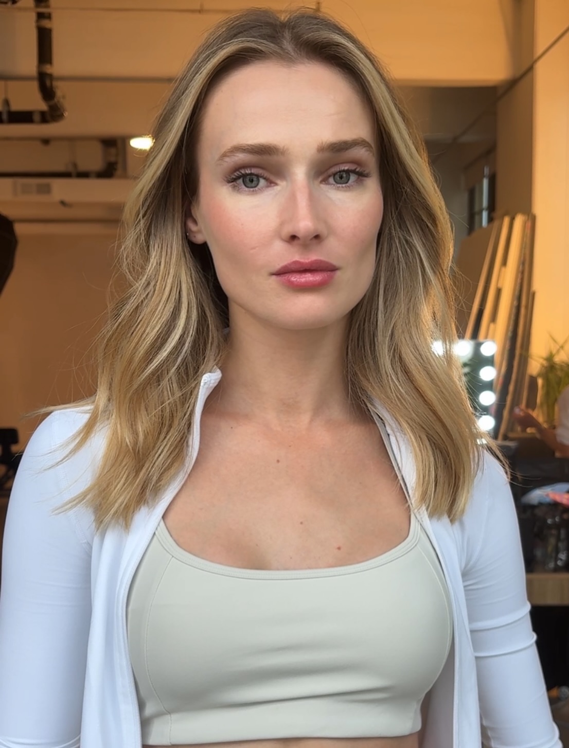 Makeup: @gabbby_palmer
Hair: @thedavidcruz
Model: @an.koval
BTS from a recent shoot — loved being part of this one 💫 Thank you @anariz1 for having me assist you! 🩷