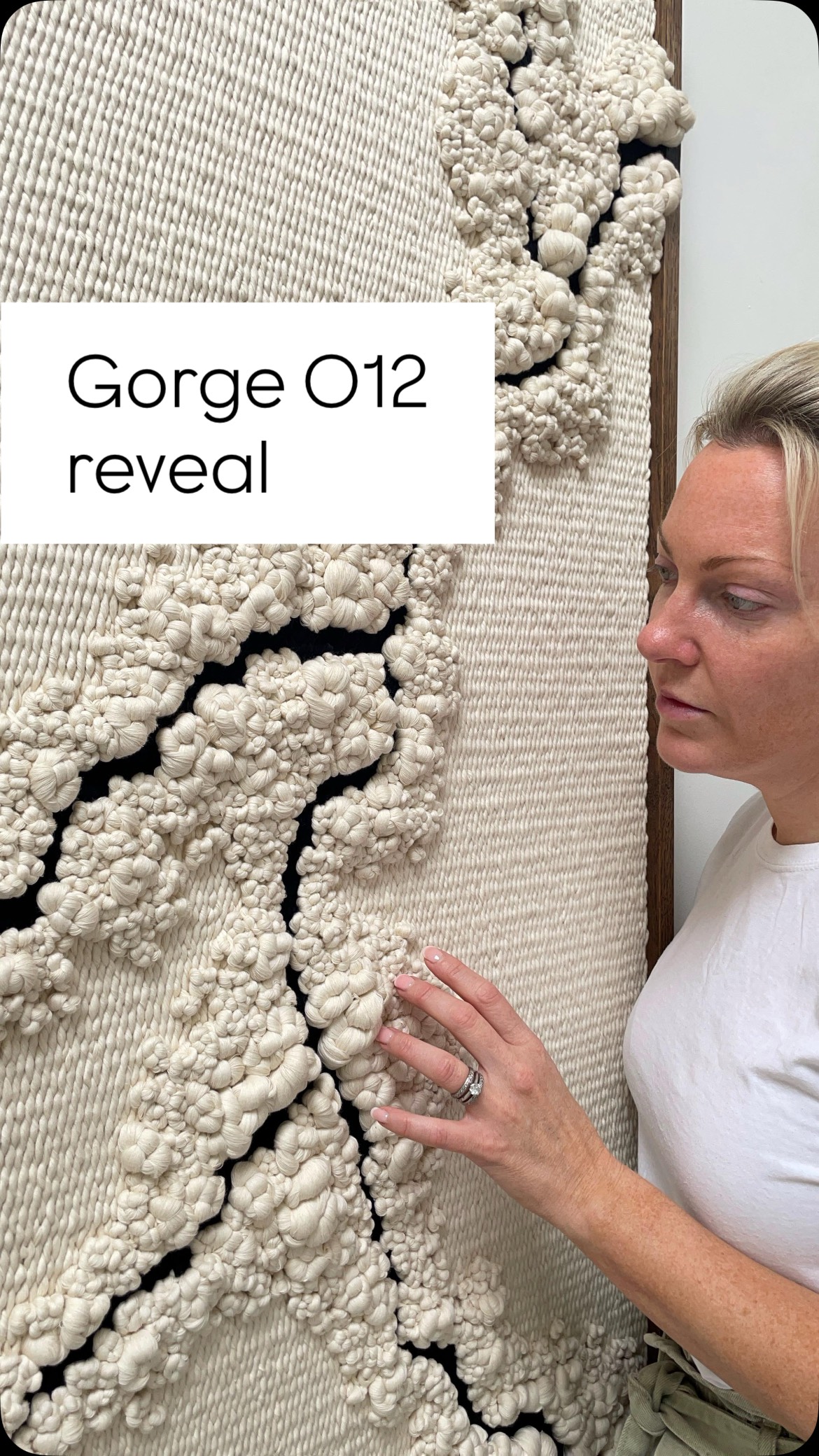 A month of knotting, 600 metres of organic Egyptian cotton and an obsession with nature and texture!
Let me know what you think of this new commission?
My second ‘Gorge’ to have the river overflowing onto the frame. An idea I had to include the frame more into the design. The piece feels more alive…like nature, as it’s viewed from all angles.
Inspired by rivers and waterfalls, cutting through the landscape.
•Gorge 012 (SOLD)
120cm x 80cm
Solid oak handmade frame, Organic Egyptian cotton knotted and woven.
.
.
.
.
.
www.ellecollins.com
#midlandsartist #wallarts #contemporaryart #artforinteriors #artforinteriordesigners #sculptureart #textileart #artistsoninstagram #artistbehindtheart
#birminghamartist #seascapeart #coastalstyle #texturalart #artforthehome #artcurators #unusualart #subtleart #natureinspired #natureseekers #naturalinterior #naturalart #neutralhome #naturalhome #sustainableliving #sustainablehome #sustainableart #sustainableartist #artcollector #minimalistart #3dwallart