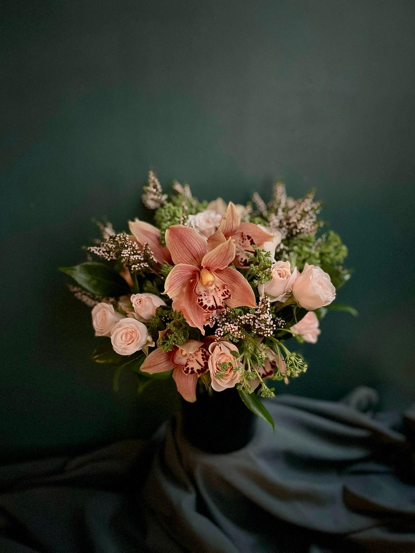 Meanwhile at the atelier, we chose a new paint for the wall and background for pictures - which weâre very happy about - and are mixing exotic complex cymbidium orchids with wild heather and delicate, very light blush roses.
.
#somuchfun #creativtyinpainting #unsualmixofflowers
#flowerpoweralways
#flowerpower #floralfix #flowerstagram #floraldesign
#nycflowers #frenchflorist #artisanfleuriste #luxuryflowers #retailflowers #elegantflowers #nycflowerbouquets #classyflowers #giftflowers #lusciousflowers #subscriptionflowers #beautifulflowers #internatrionalflorist #nycflowers