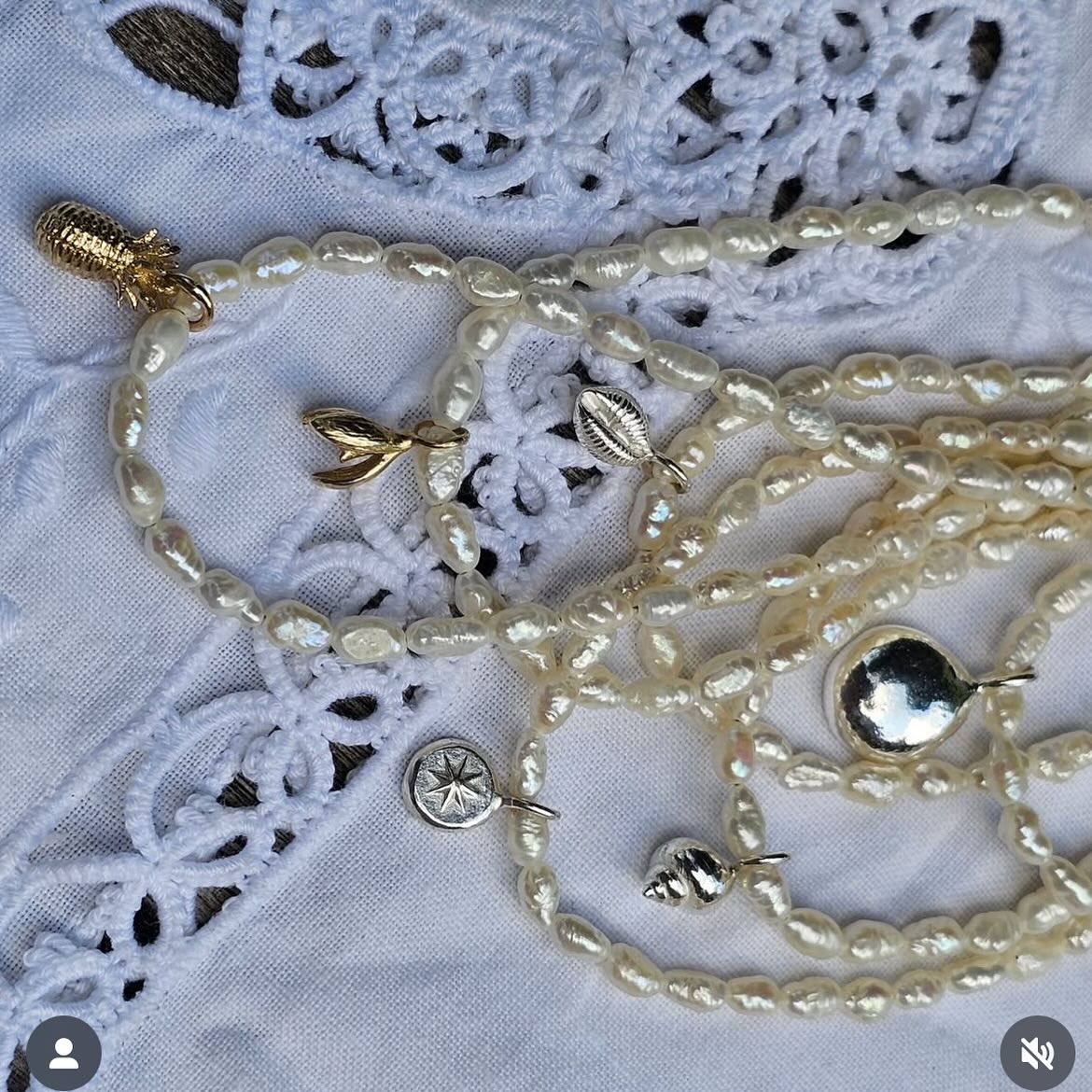 Introducing our Exhibitors 🤍
@ellyharveysilver 🌿
Living by the sea in Dorset inspires much of Elly’s beautiful handcrafted jewellery @ellyharveysilver
From seashells & pearls to nature inspired bees and beautiful bangles & rings. Working in gold & silver, Elly offers an extensive range for both ladies & men 🤍
We are delighted to welcome @ellyharveysilver to the Summer Brocante @moylescourt on 25th August 🌸
Come and shop with our fabulous small independent businesses, follow their accounts and meet them in person at the Brocante 🤍
Monday 25th August 🎪
10 - 4pm
Moyles Court School
Nr Ringwood
New Forest
Tickets are now on sale through our website - see link in bio above 🎟️ or buy them on the gate when you arrive