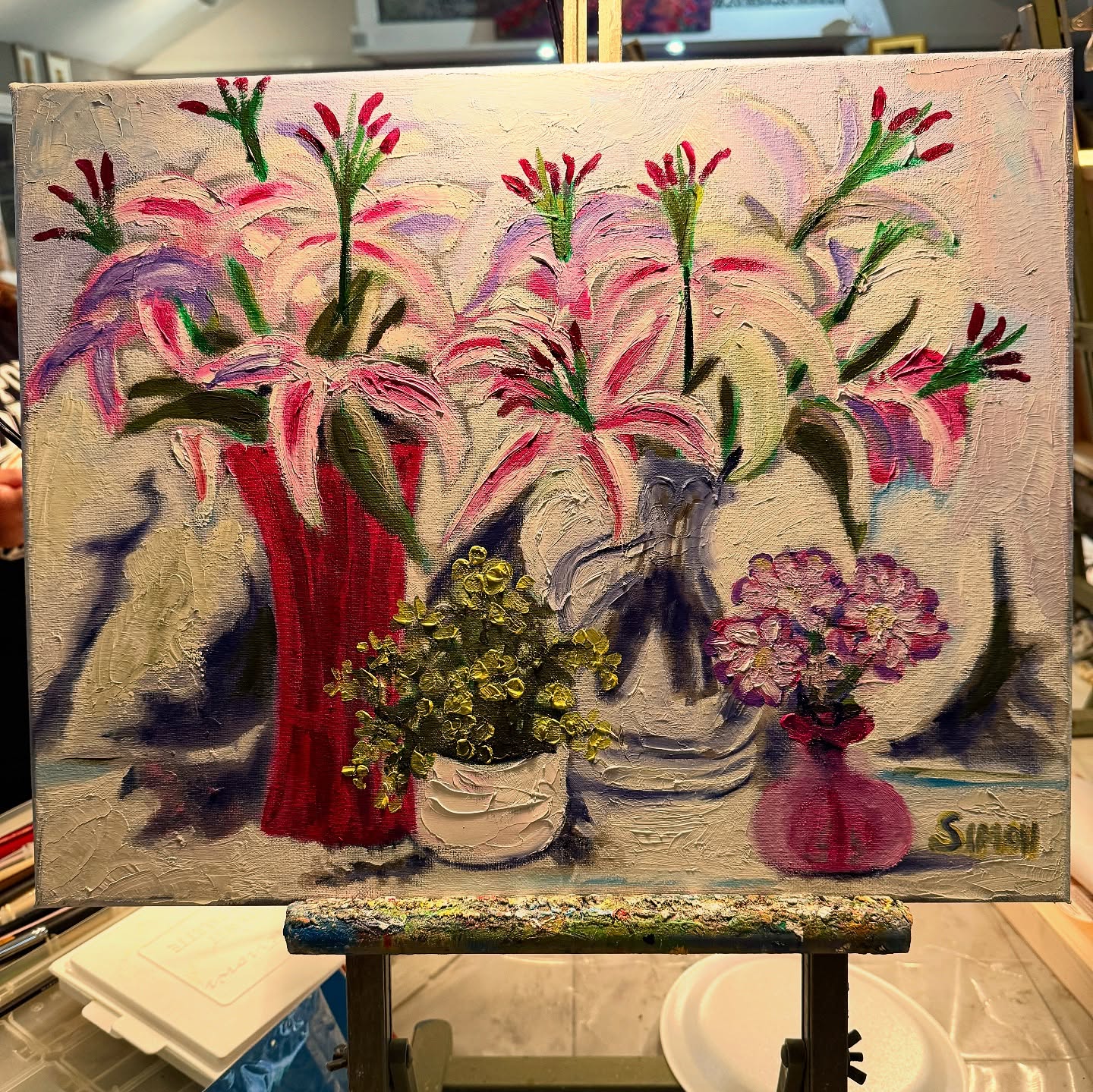 Sometimes good to go out of your comfort zone….a still life will help you confront new approaches & techniques. Monday night art class with @connieloganart .
Fun painting with friends.
🎨
#oilpainting #artwotk #classwork #impressionism #stillife #texture