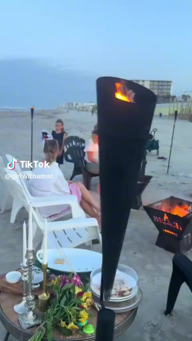 🎉 Gather your loved ones for a holiday celebration that everyone can enjoy including your 4 legged ones! Make your holiday unforgettable!🎄Book early, spots filling up fast! Beach Campfire season starts Nov 1st🔥
#FallFun #FamilyTime #Celebrate #DogFriendly #SmoresExperience #BeachCampfires #Holidays