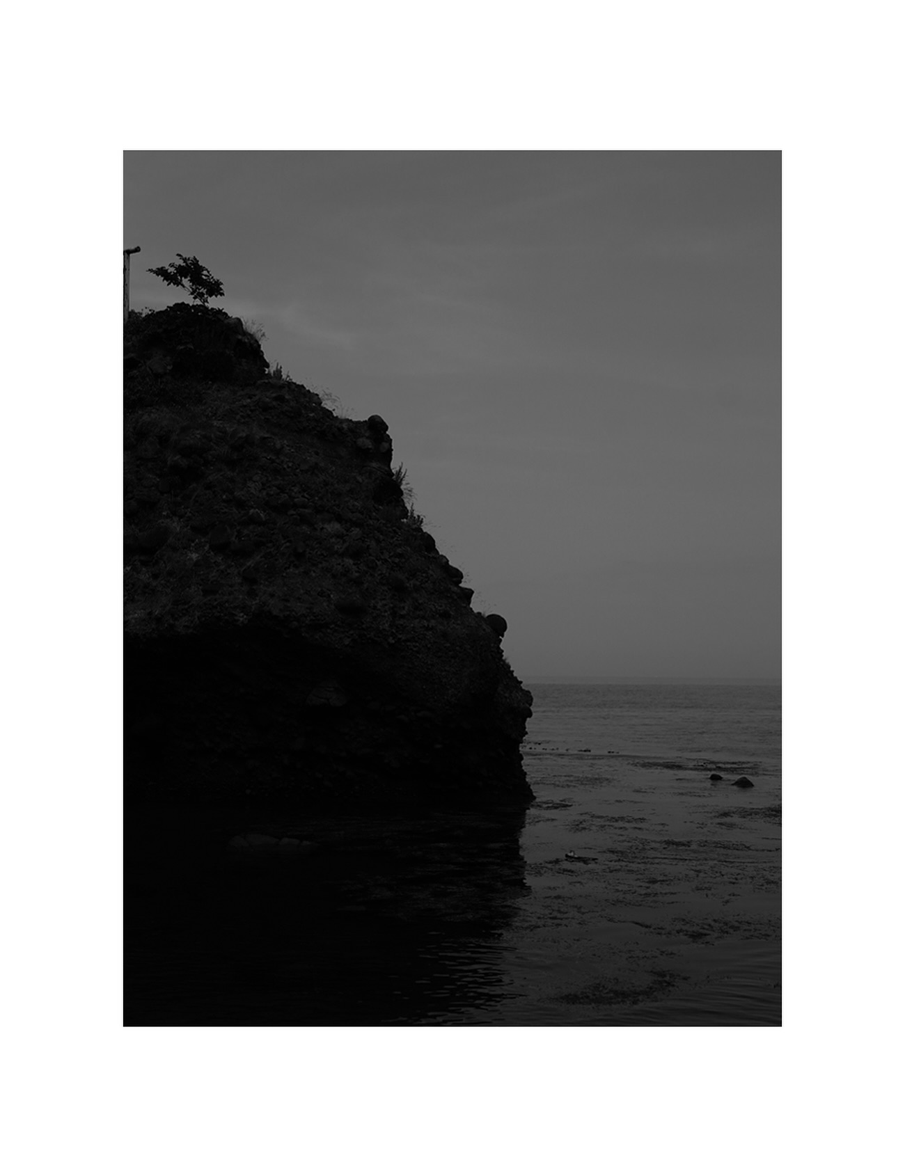 「43.2373,140.7344_DAIKOKU」
This rounded rock formation is known as Daikoku Rock.
Adjacent to it lies Ebisu-iwa, and the two are collectively referred to as Meoto-iwa (“Married Couple Rocks”).
Lithologically, they consist of a conglomerate composed of dark, rounded andesite clasts. According to on-site geological interpretation, the formation represents a volcanic conglomerate containing andesite gravels that were subsequently reworked by wave action. The origin of these rocks is attributed to lava that erupted into a subaqueous environment and cooled rapidly, producing the present conglomeratic structure.
The formation is thought to have developed during the Neogene period (ca. 23.03–2.588 million years ago)?
#abstract #abstractart #artwork #artworks
#artphotography #photograph #artportrait
#photos